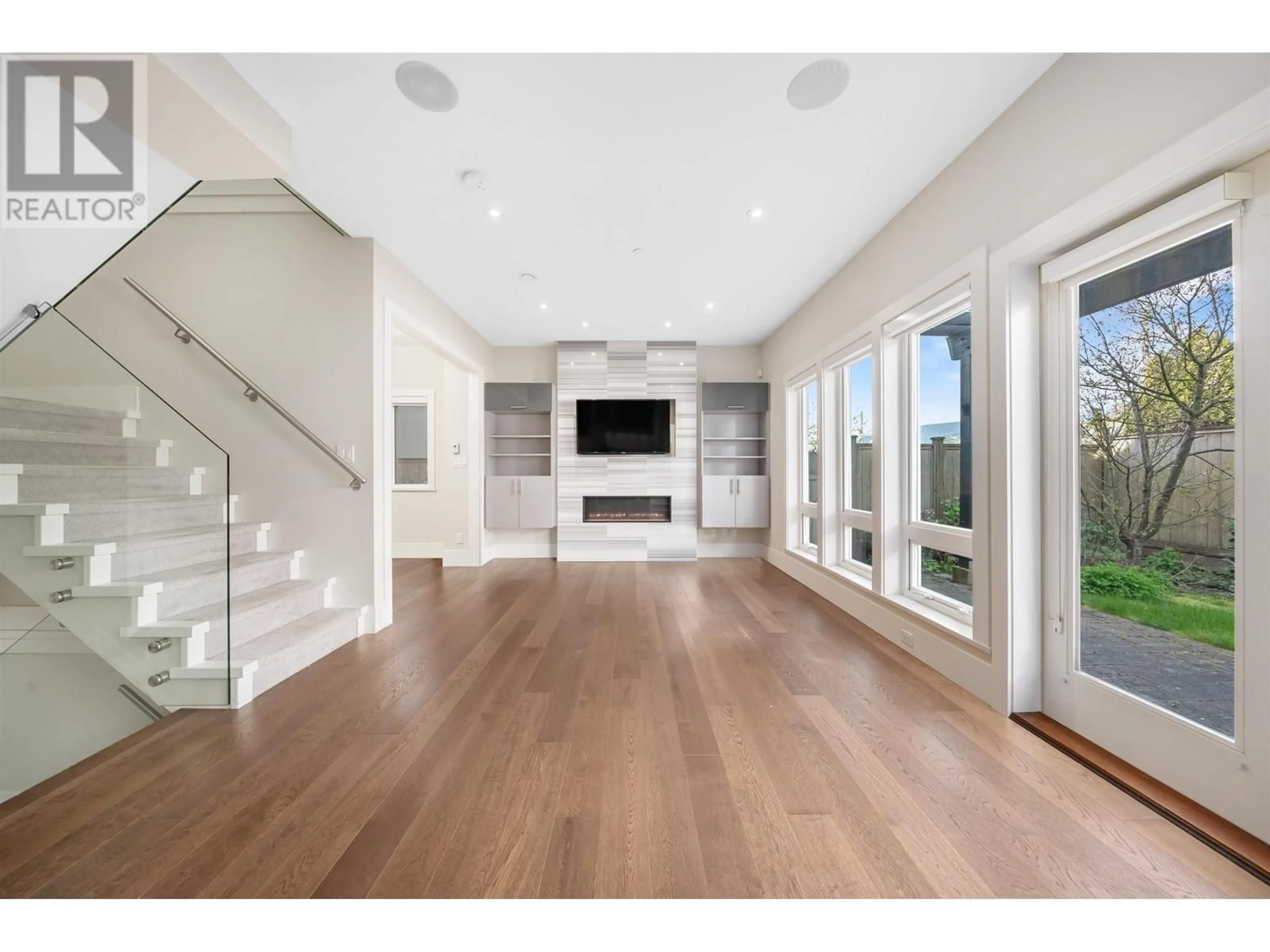 Unknown for 2 - 330 14TH STREET, North Vancouver British Columbia V7M1P6