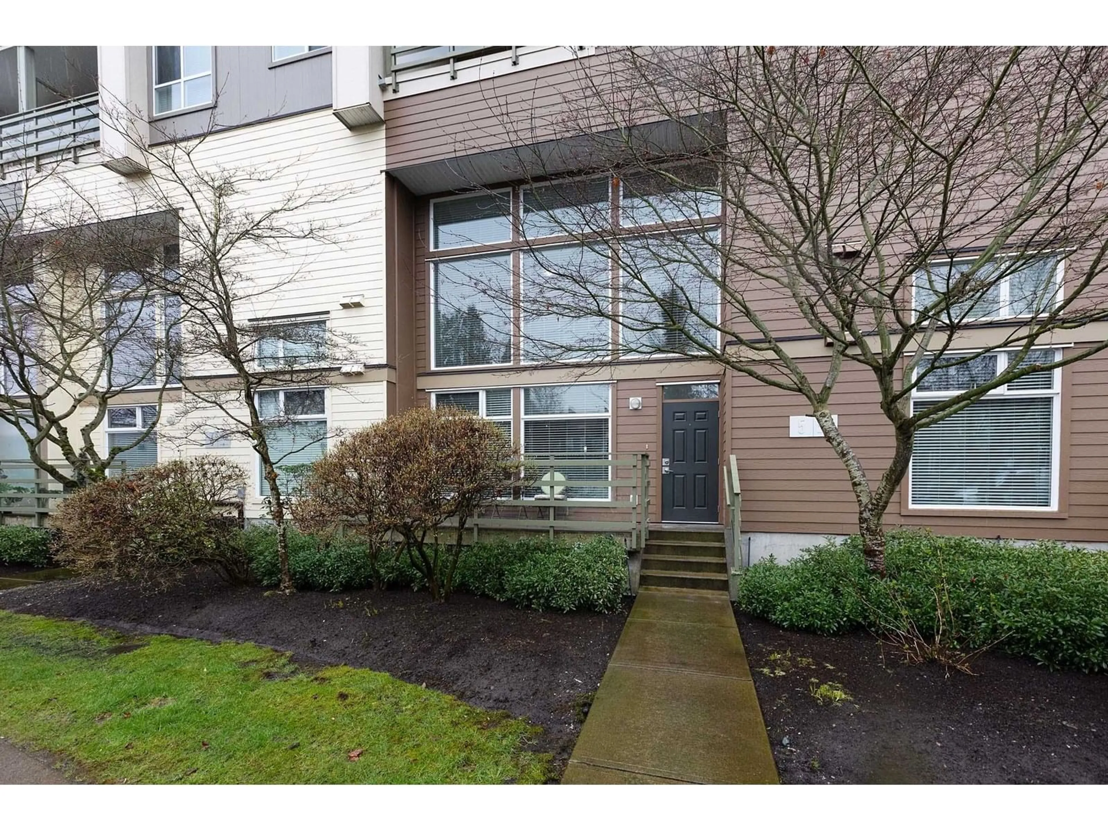 Indoor foyer for 5 - 15850 26, Surrey British Columbia V3Z2N6