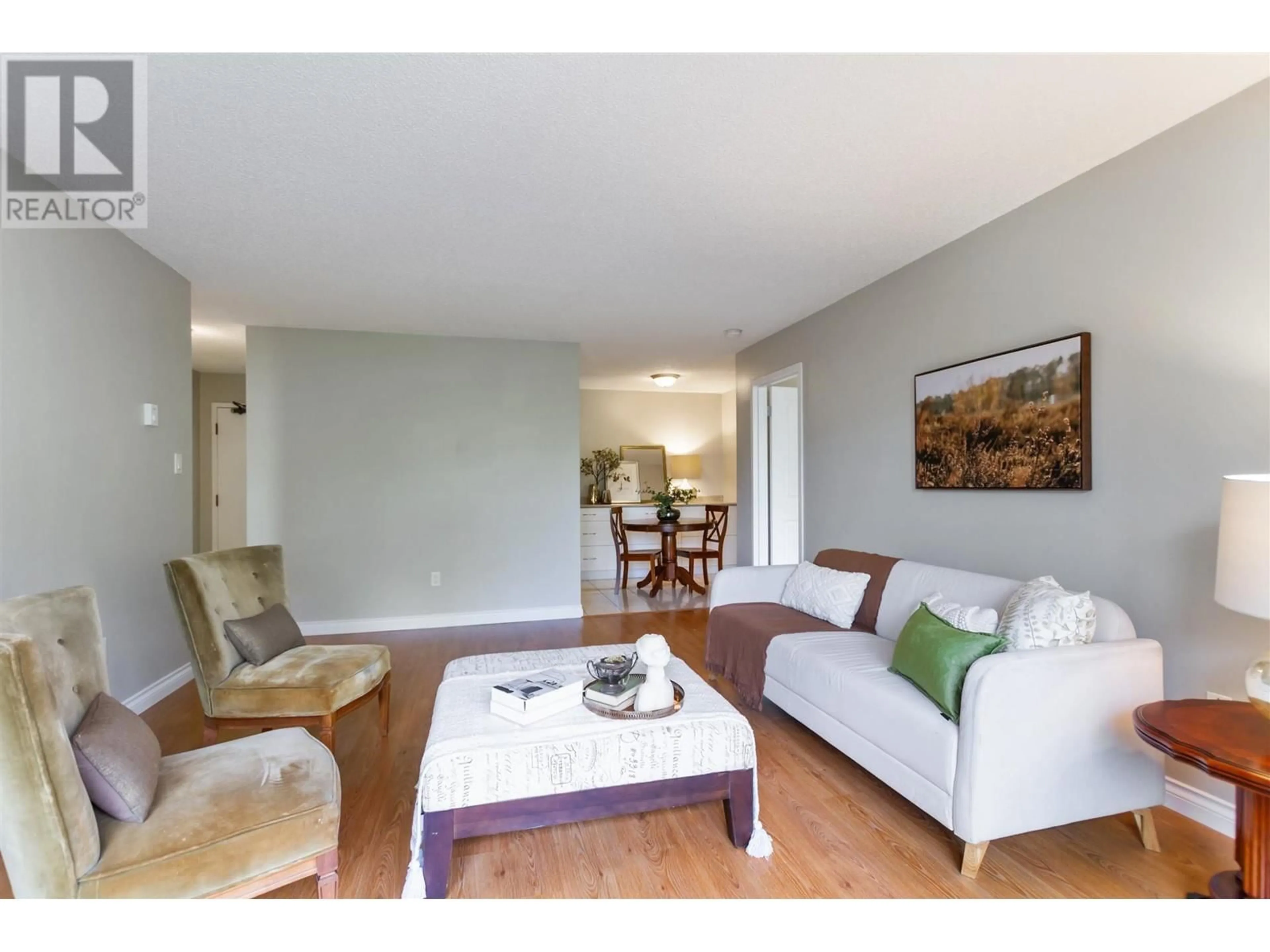 Living room with furniture, wood/laminate floor for 305 - 340 GINGER DRIVE, New Westminster British Columbia V3L5L7
