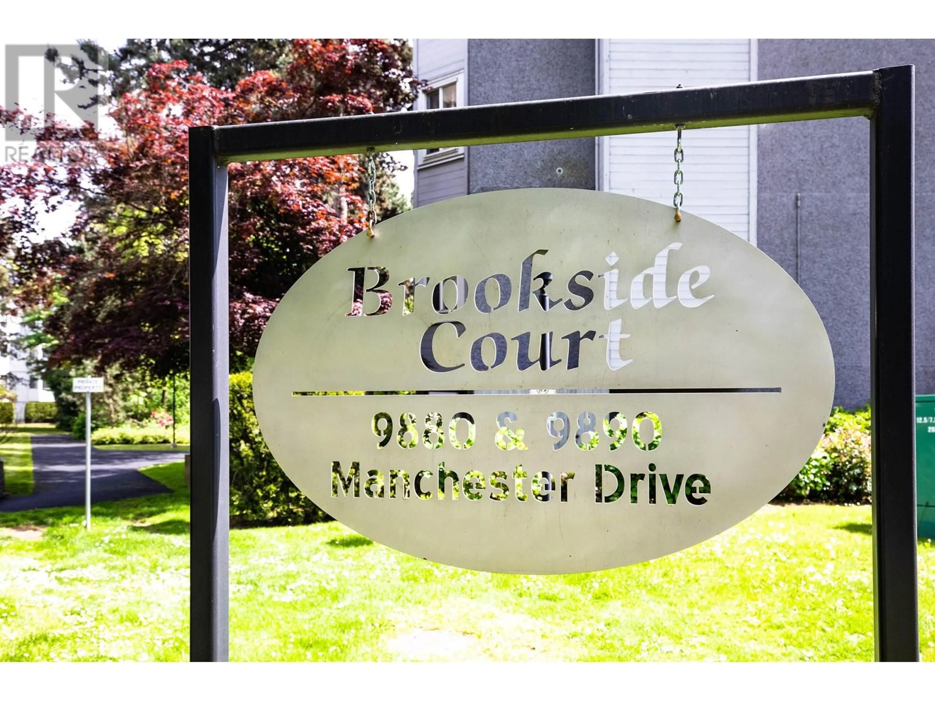 Indoor foyer for 406 - 9890 MANCHESTER DRIVE, Burnaby British Columbia V3N4R4