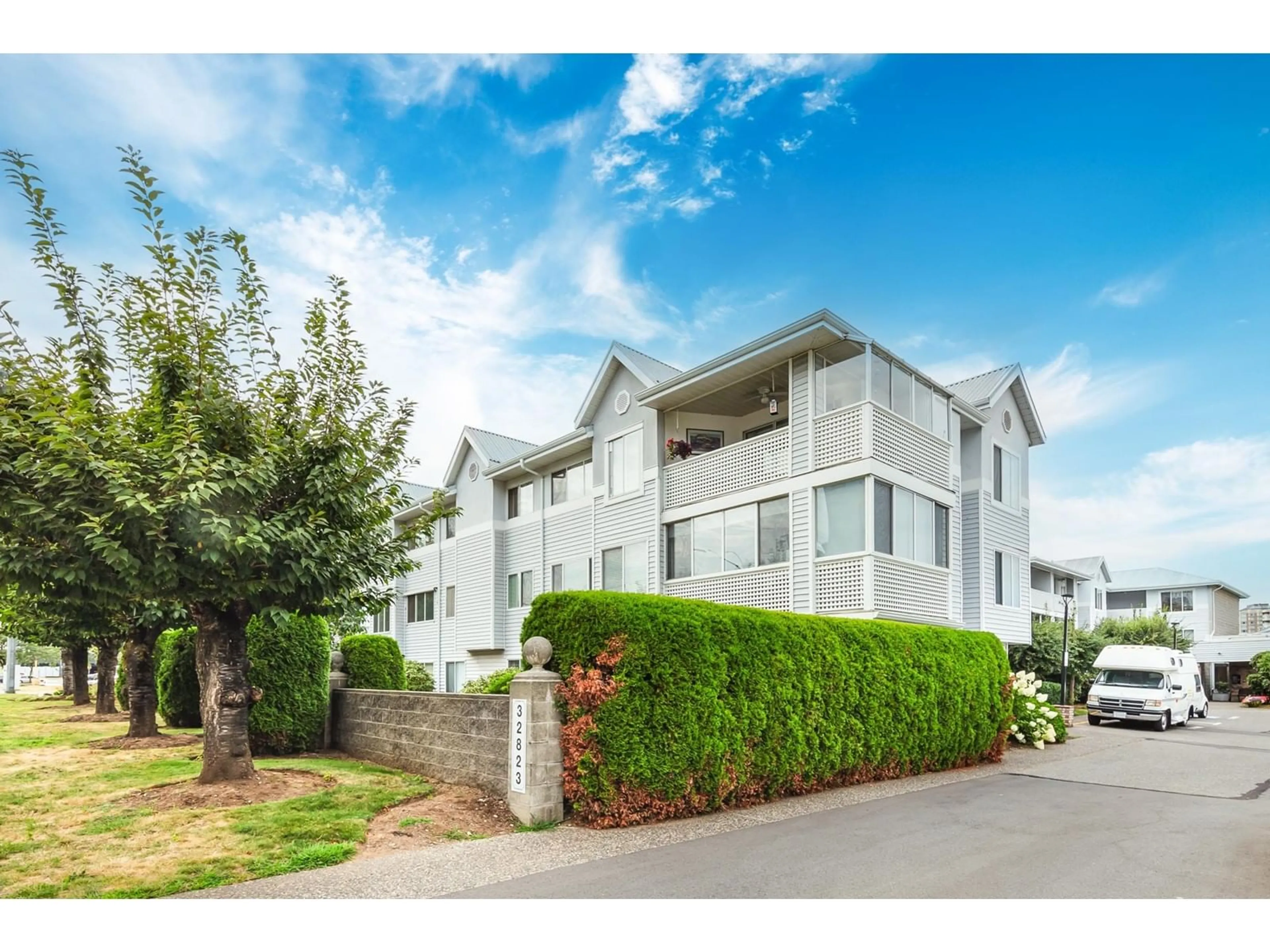 A pic from outside/outdoor area/front of a property/back of a property/a pic from drone, unknown for 205 - 32823 LANDEAU, Abbotsford British Columbia V2S6S6