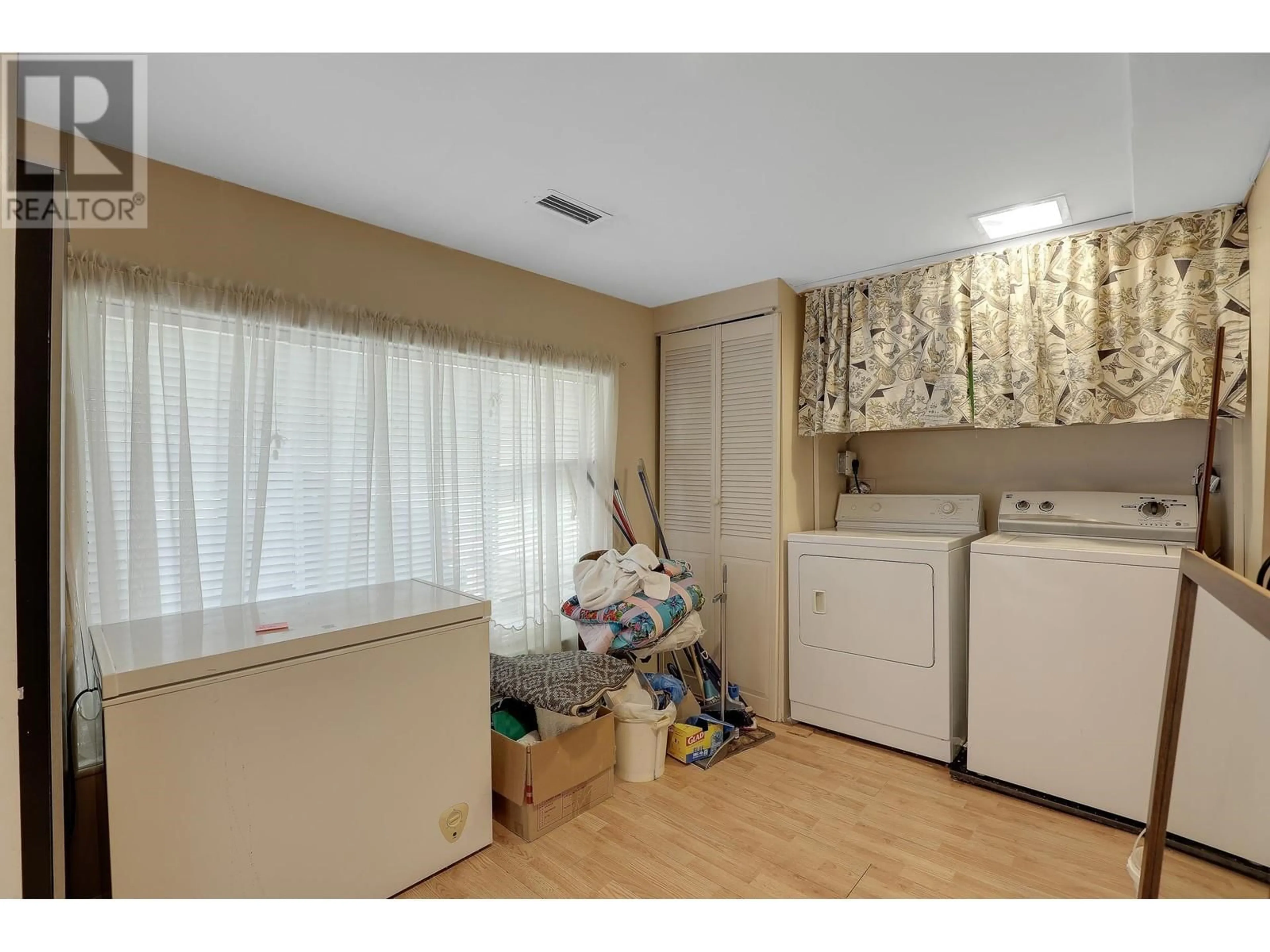 Laundry room for 6407 LOUGHEED HIGHWAY, Burnaby British Columbia V5B3A1