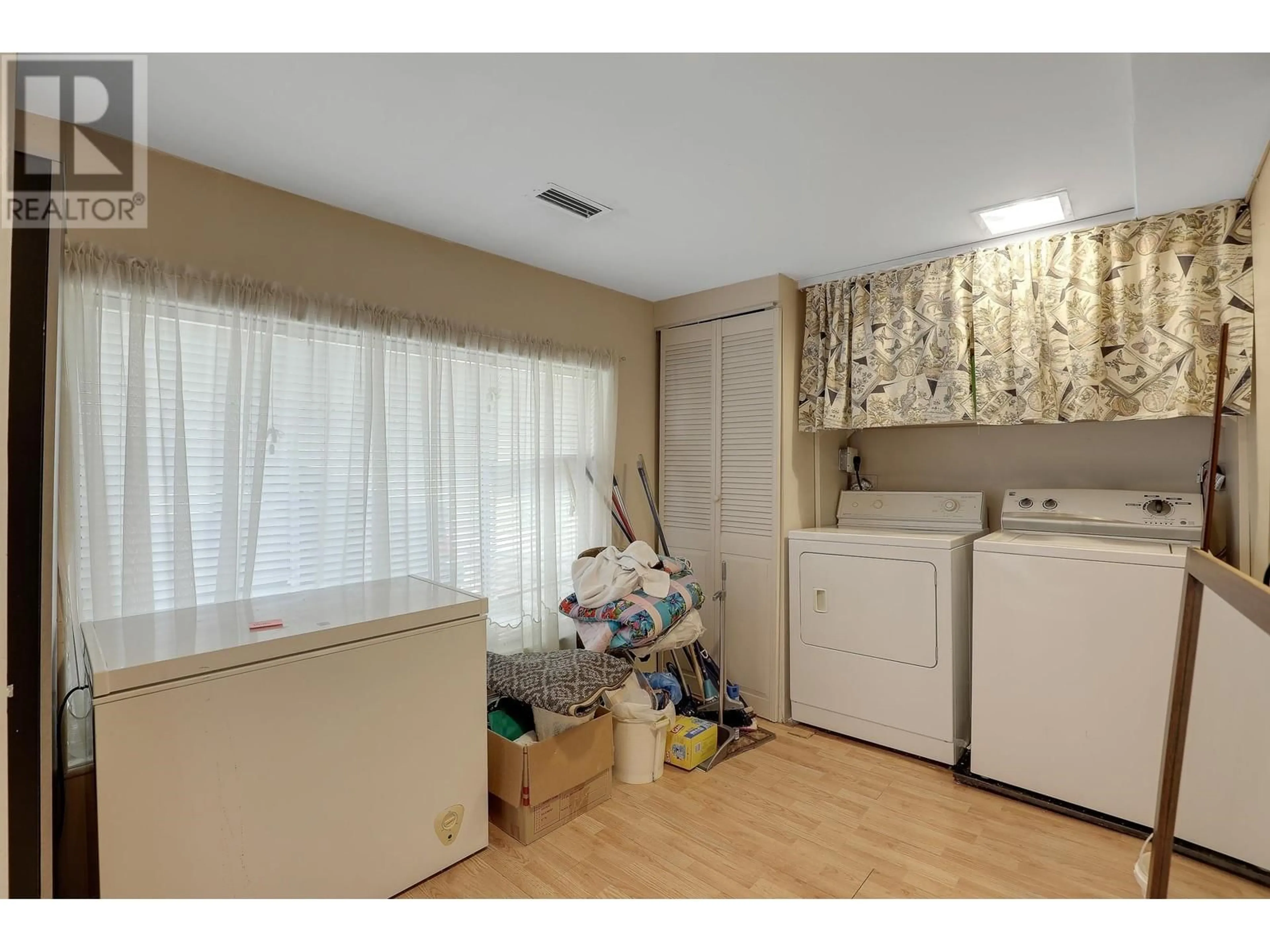 Laundry room for 6407 LOUGHEED HIGHWAY, Burnaby British Columbia V5B3A1