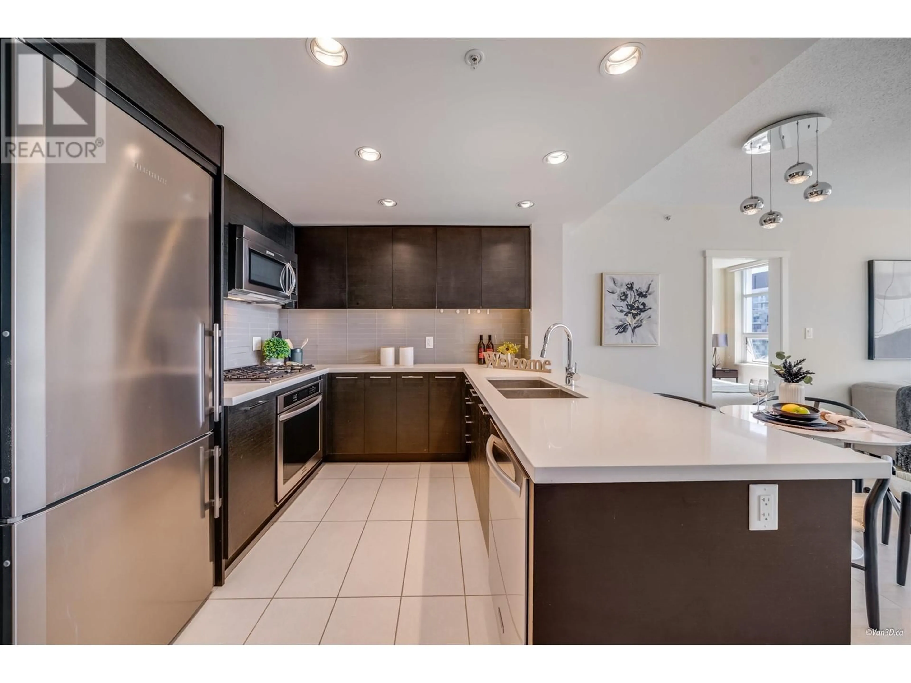 Open concept kitchen, ceramic/tile floor for 3607 - 4880 BENNETT STREET, Burnaby British Columbia V5H0C1