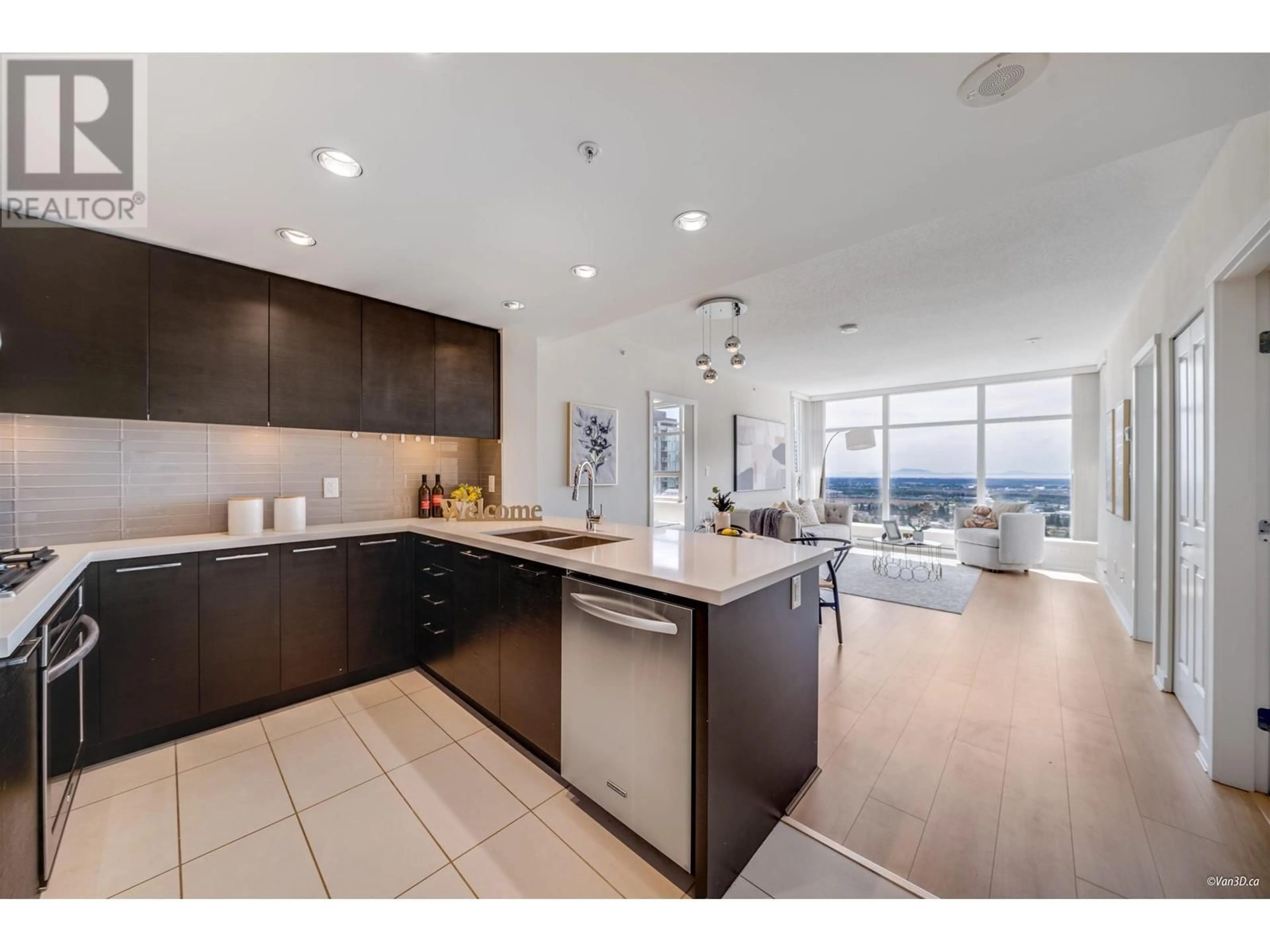 Open concept kitchen, ceramic/tile floor for 3607 - 4880 BENNETT STREET, Burnaby British Columbia V5H0C1