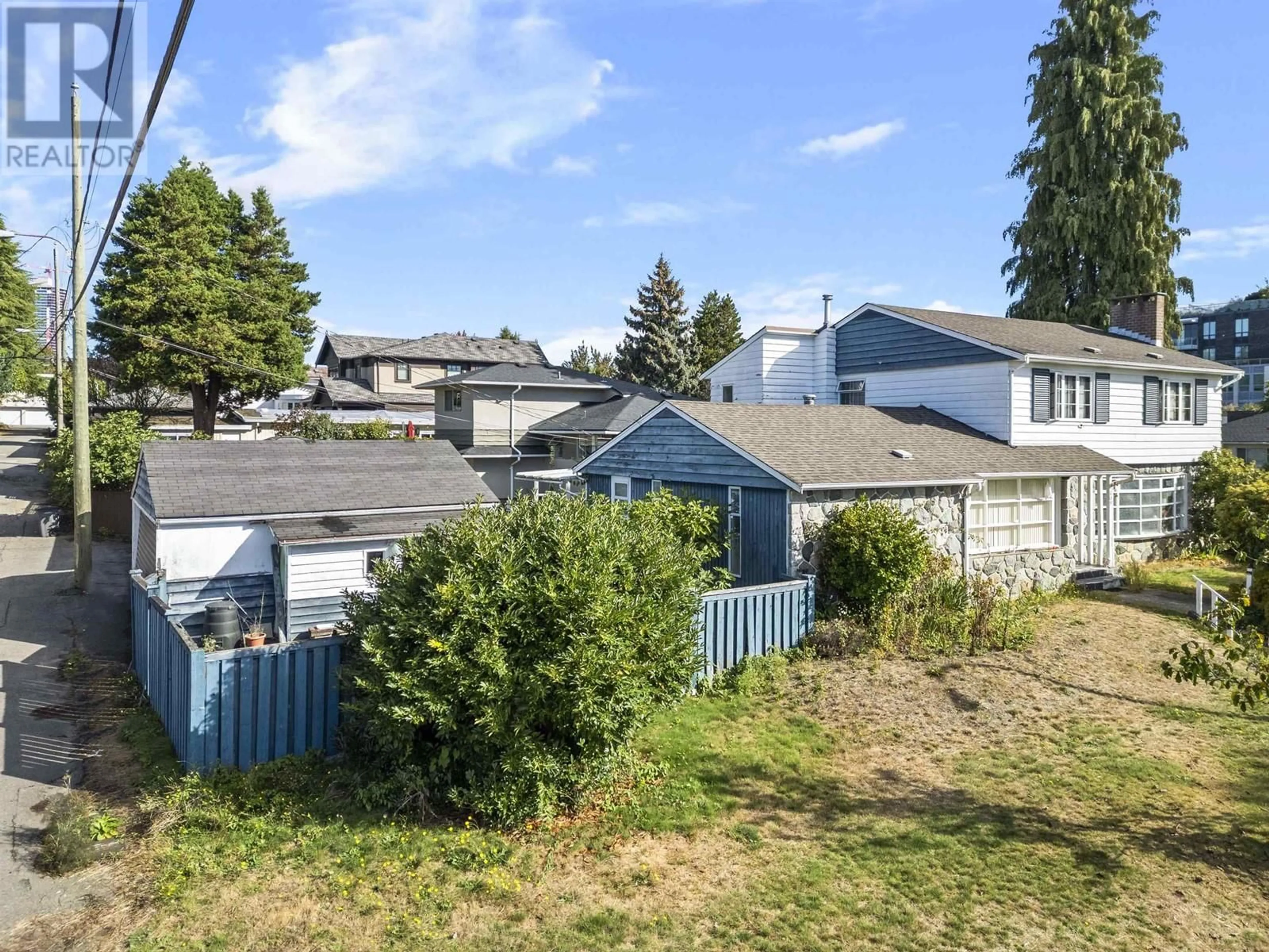 A pic from outside/outdoor area/front of a property/back of a property/a pic from drone, mountain view for 609 52ND AVENUE, Vancouver British Columbia V6P1G3