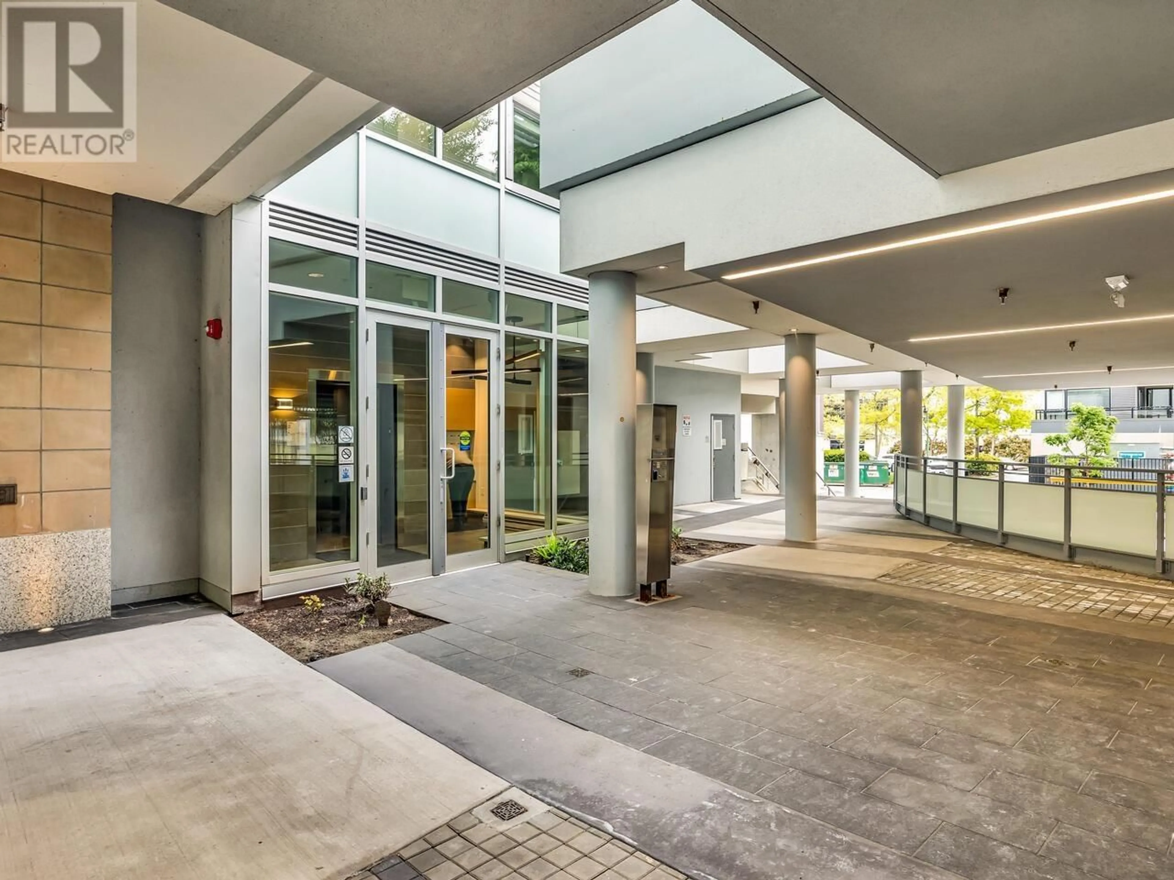 Indoor foyer for 410 - 1061 MARINE DRIVE, North Vancouver British Columbia V7P1S6