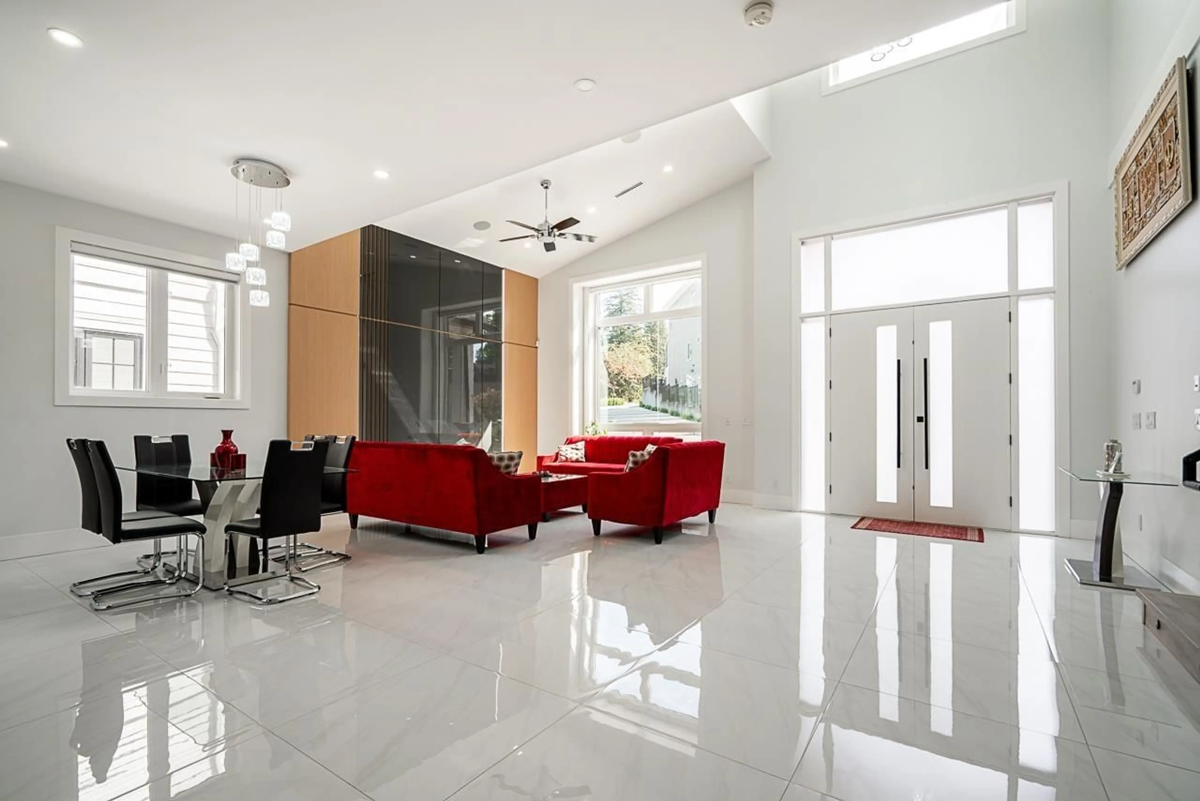 Lobby for 12640 105A, Surrey British Columbia V3V5K3