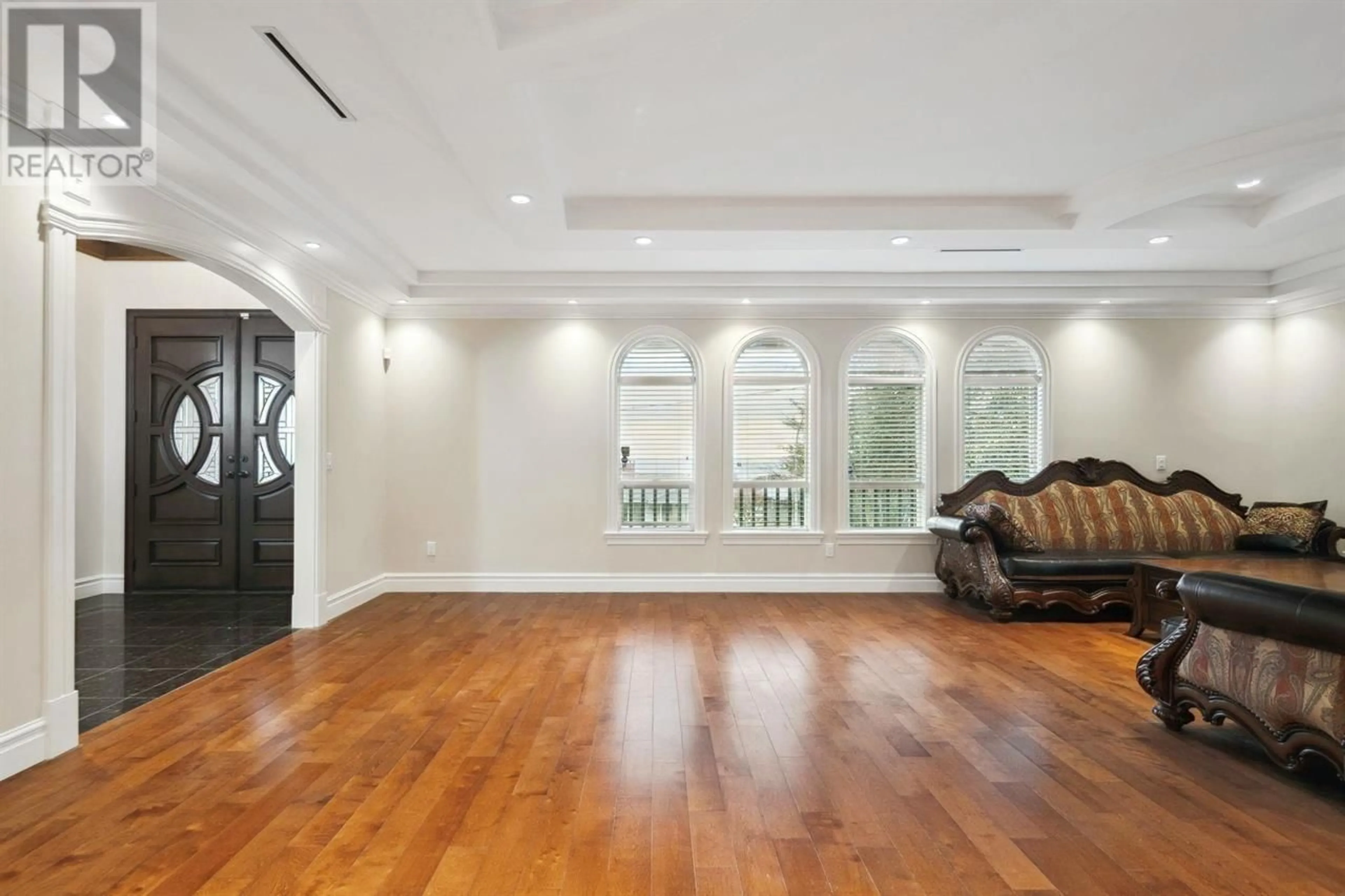 Indoor foyer for 6185 GRANT STREET, Burnaby British Columbia V5B2K7