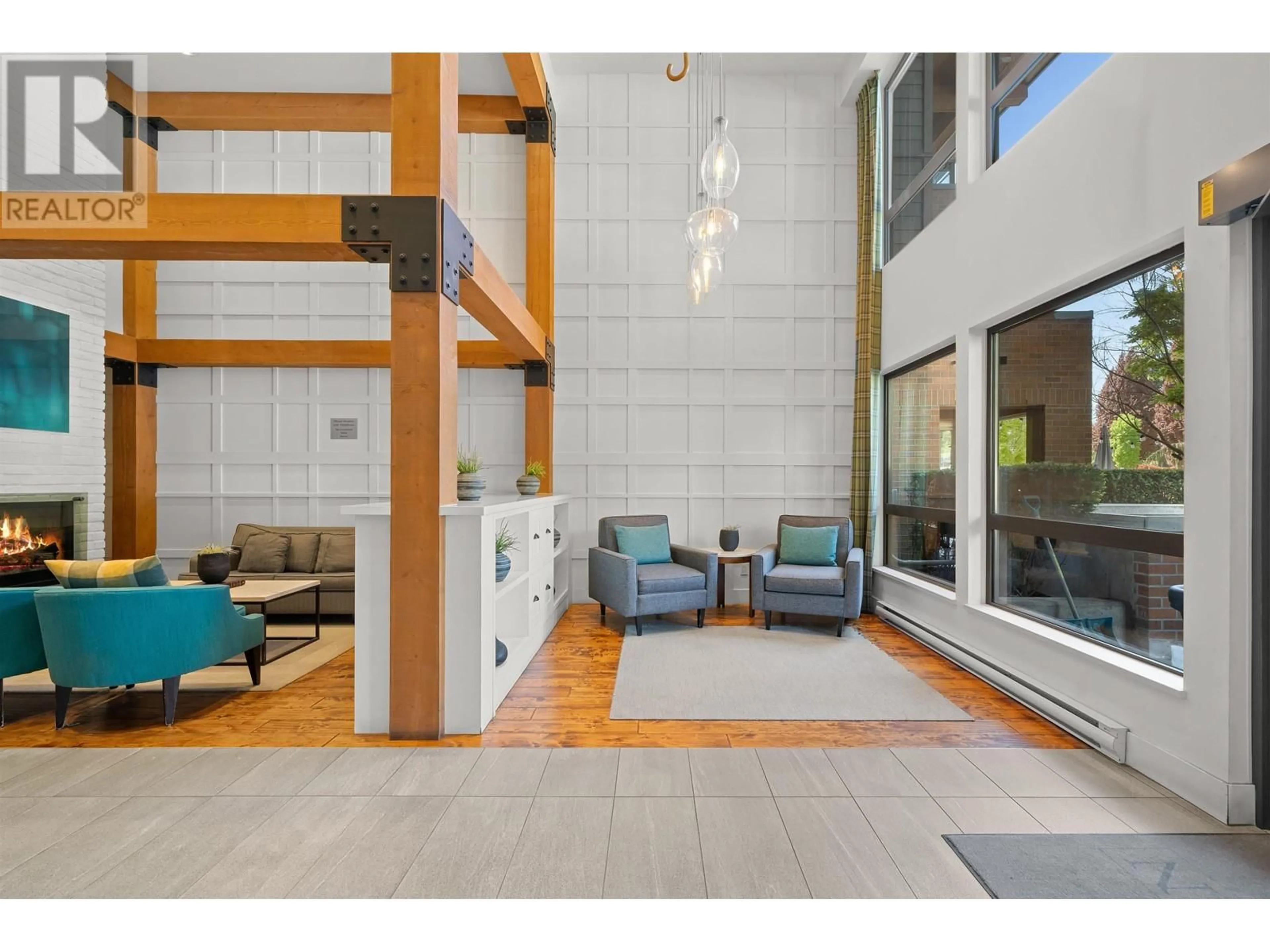 Indoor foyer for 118 - 500 ROYAL AVENUE, New Westminster British Columbia V3L0G5