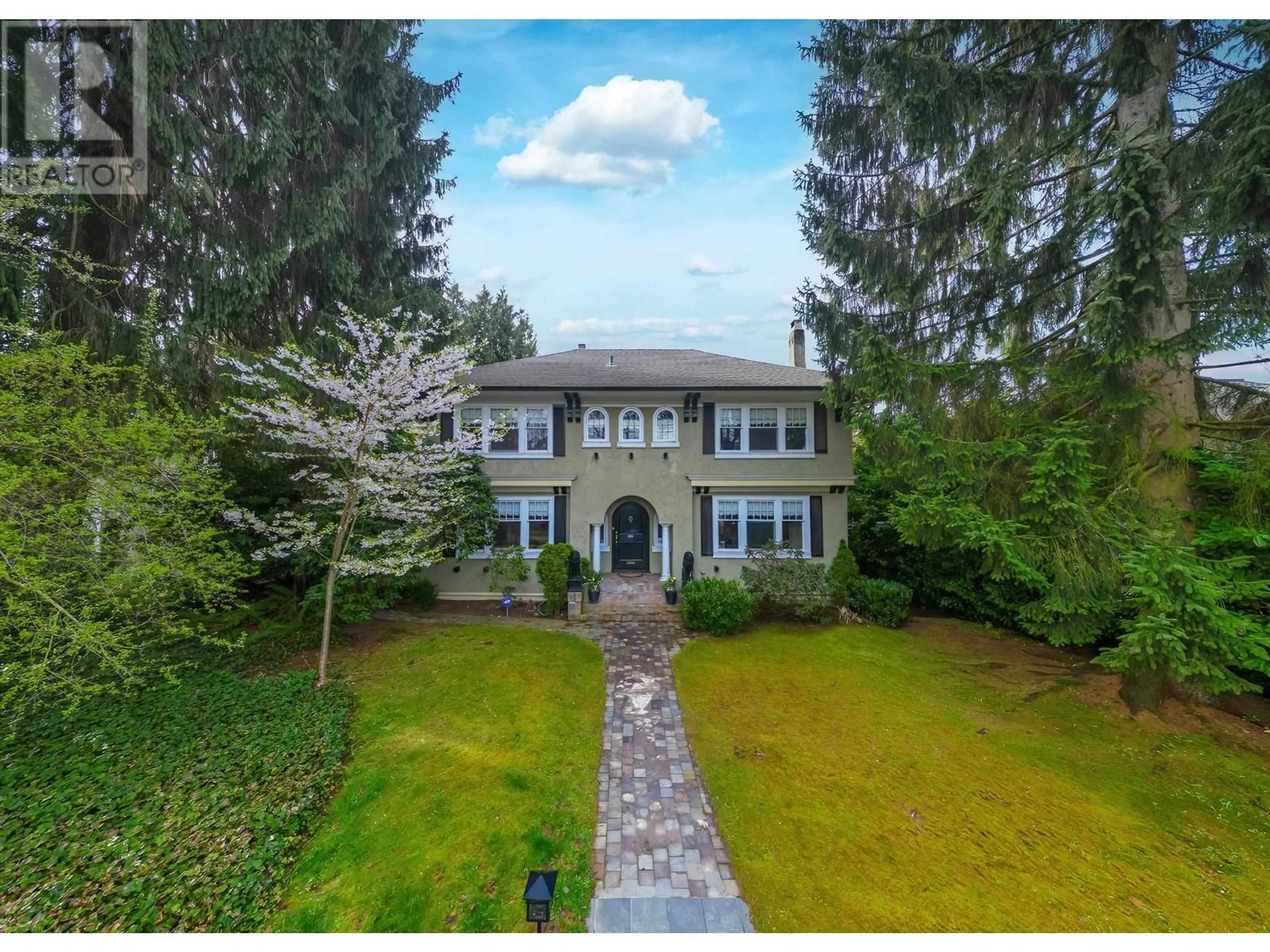 A pic from outside/outdoor area/front of a property/back of a property/a pic from drone, street for 1564 26TH AVENUE, Vancouver British Columbia V6J2W9