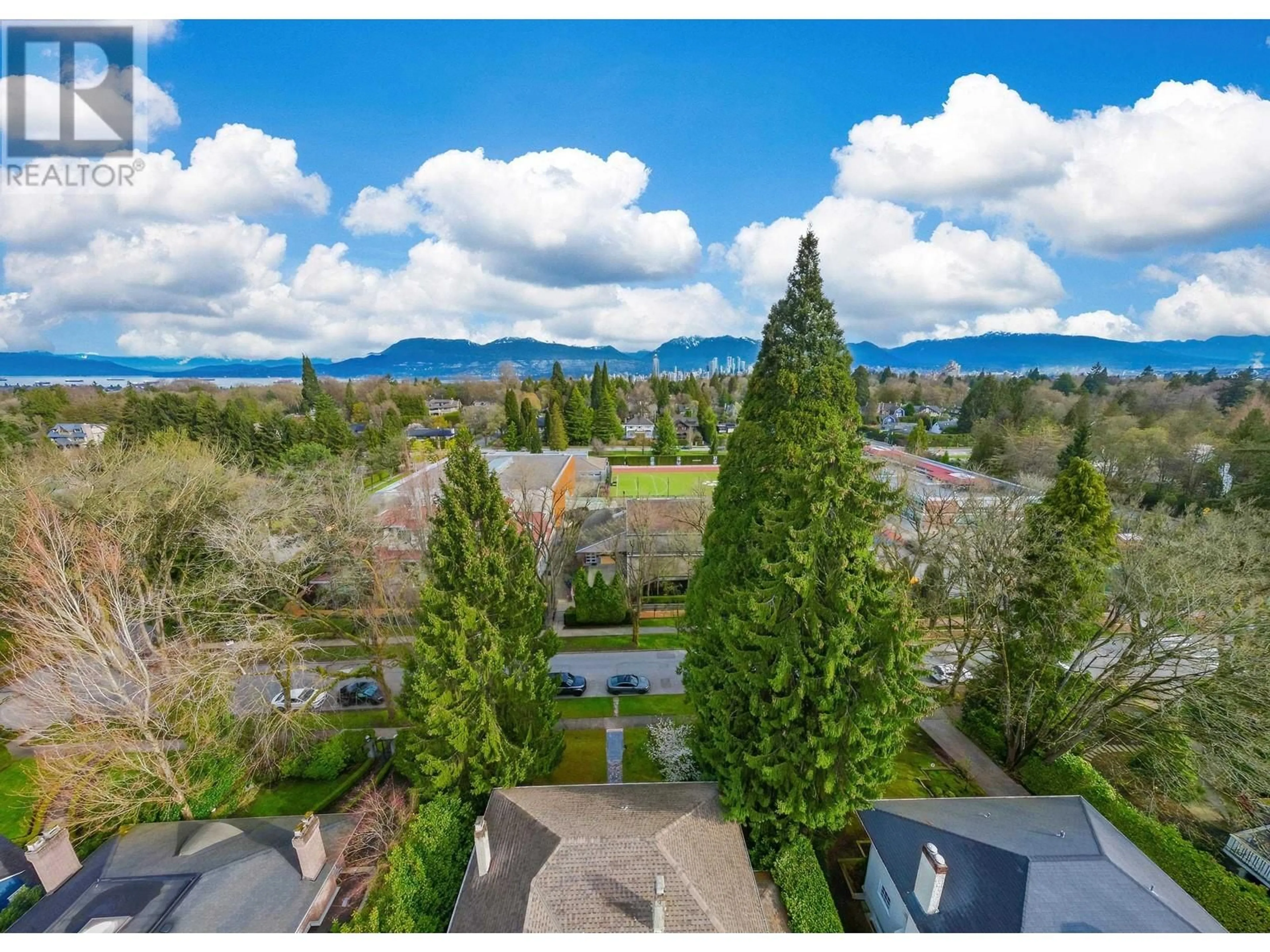 A pic from outside/outdoor area/front of a property/back of a property/a pic from drone, mountain view for 1564 26TH AVENUE, Vancouver British Columbia V6J2W9