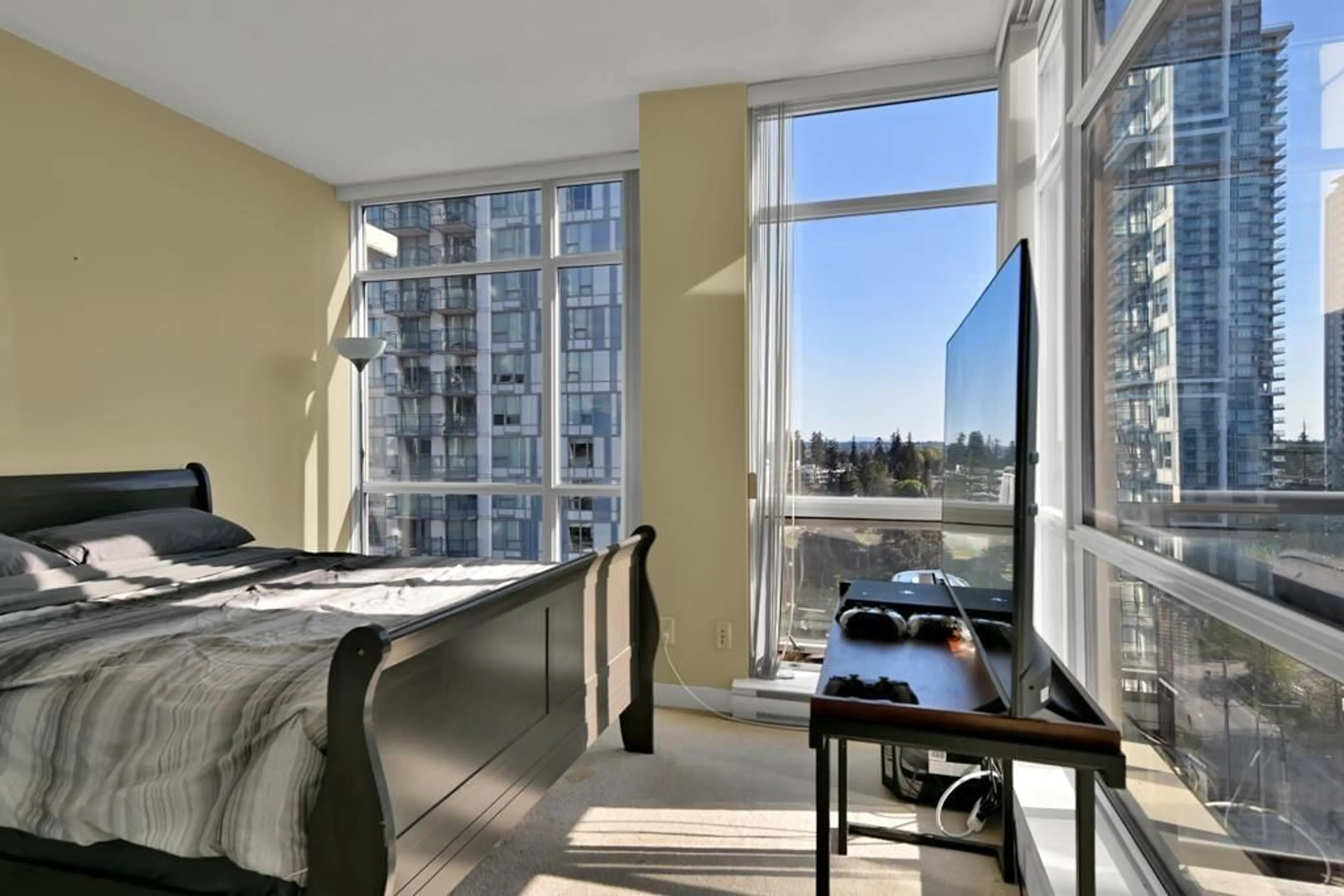 A pic of a room for 1206 - 13399 104, Surrey British Columbia V3T0C1