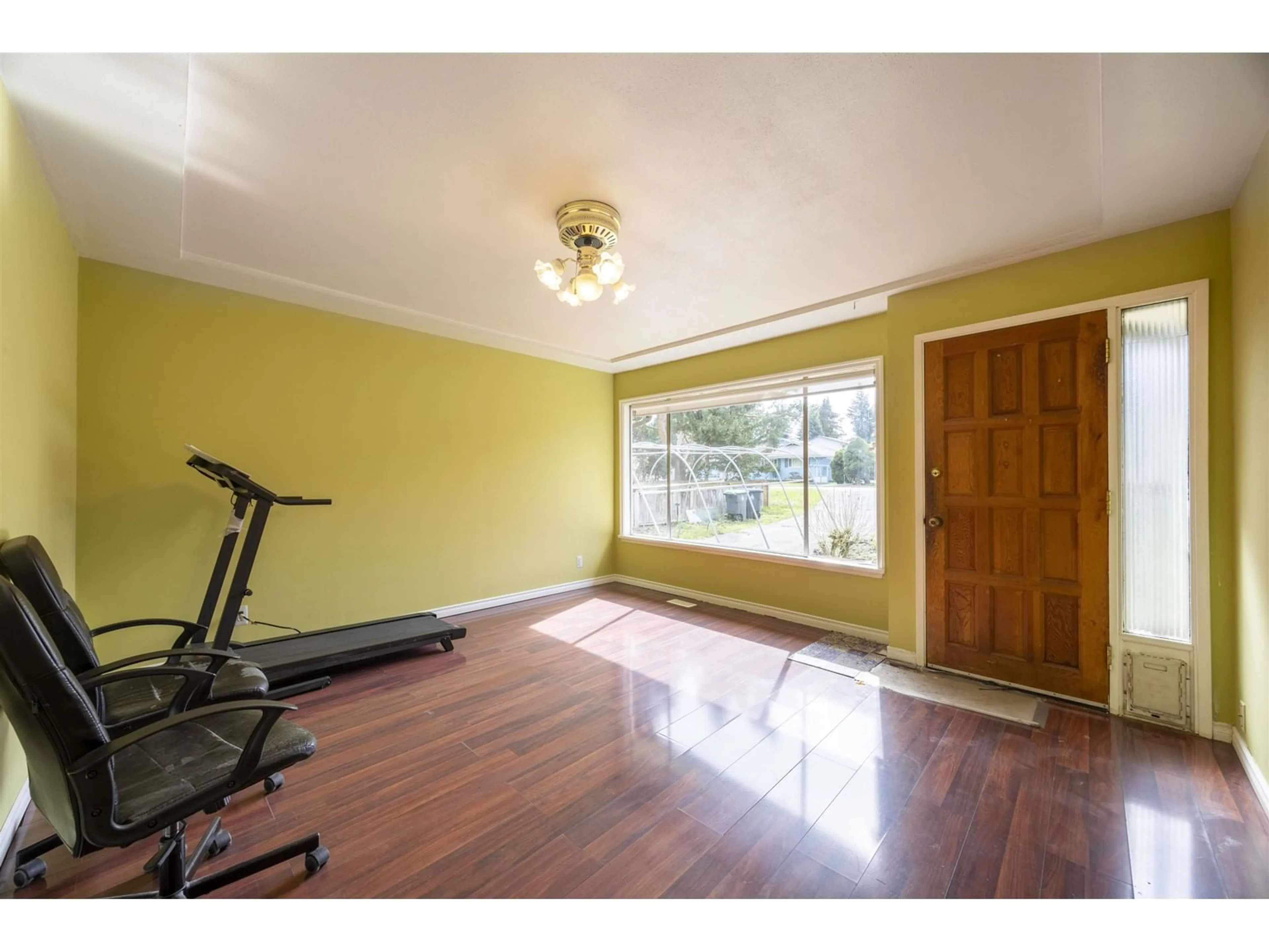 Gym or fitness room for 15523 105A, Surrey British Columbia V3R1S7