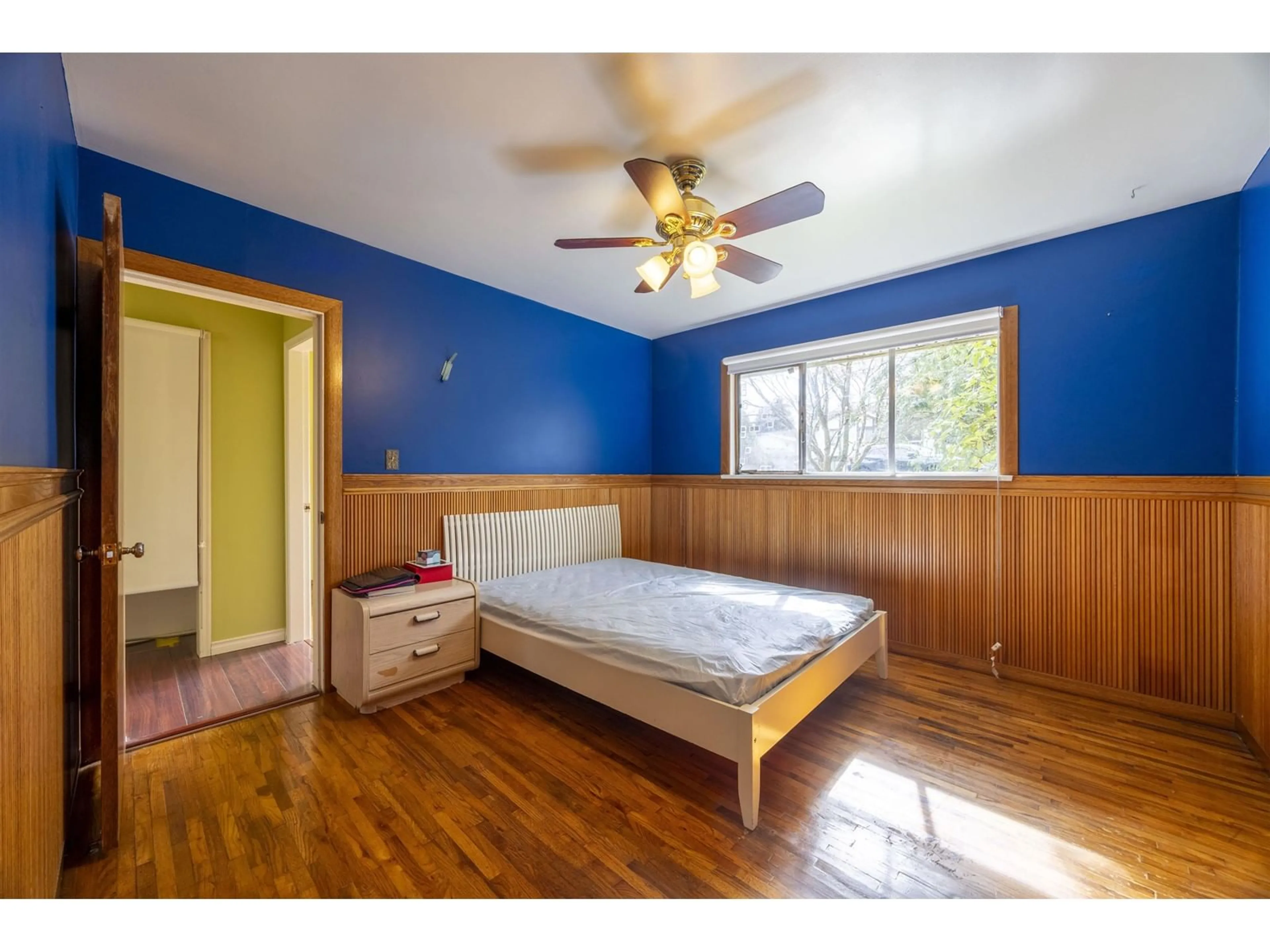 Bedroom with bed, wood/laminate floor for 15523 105A, Surrey British Columbia V3R1S7