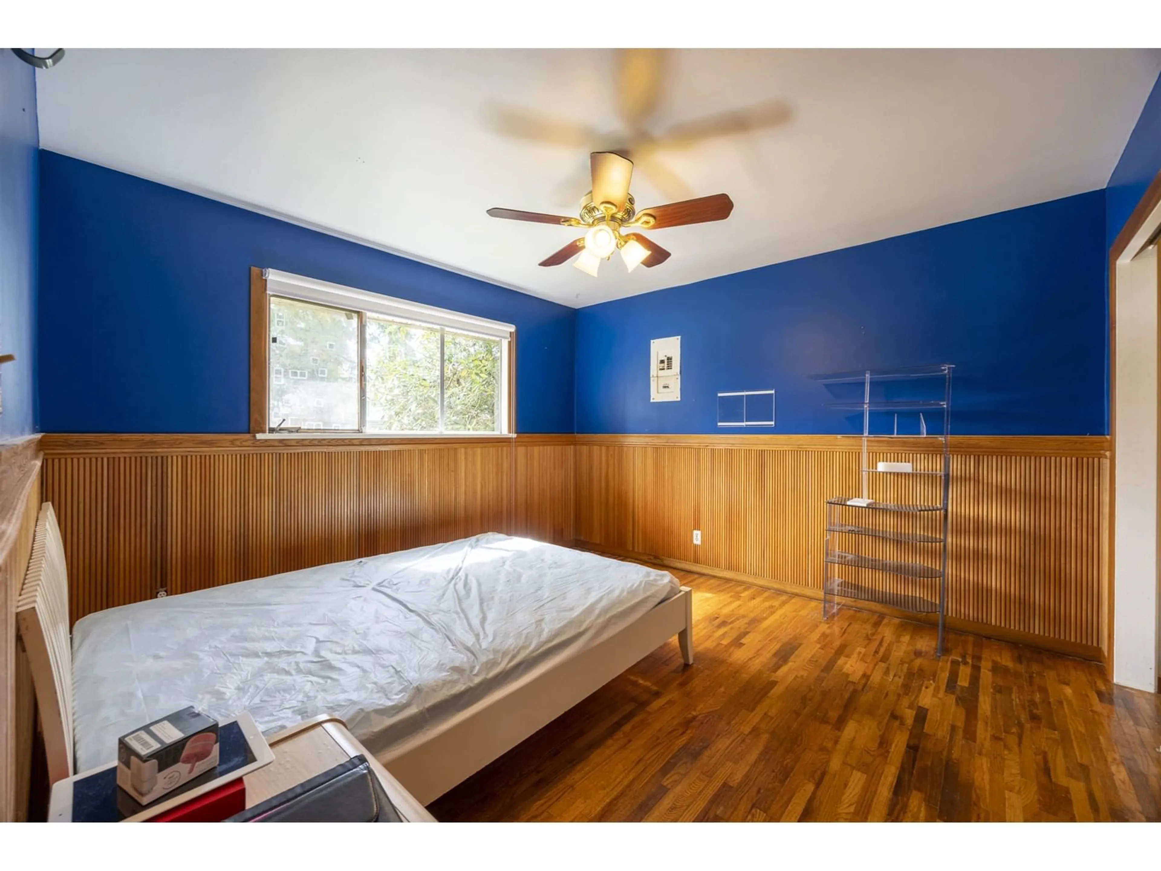 Bedroom with bed, wood/laminate floor for 15523 105A, Surrey British Columbia V3R1S7