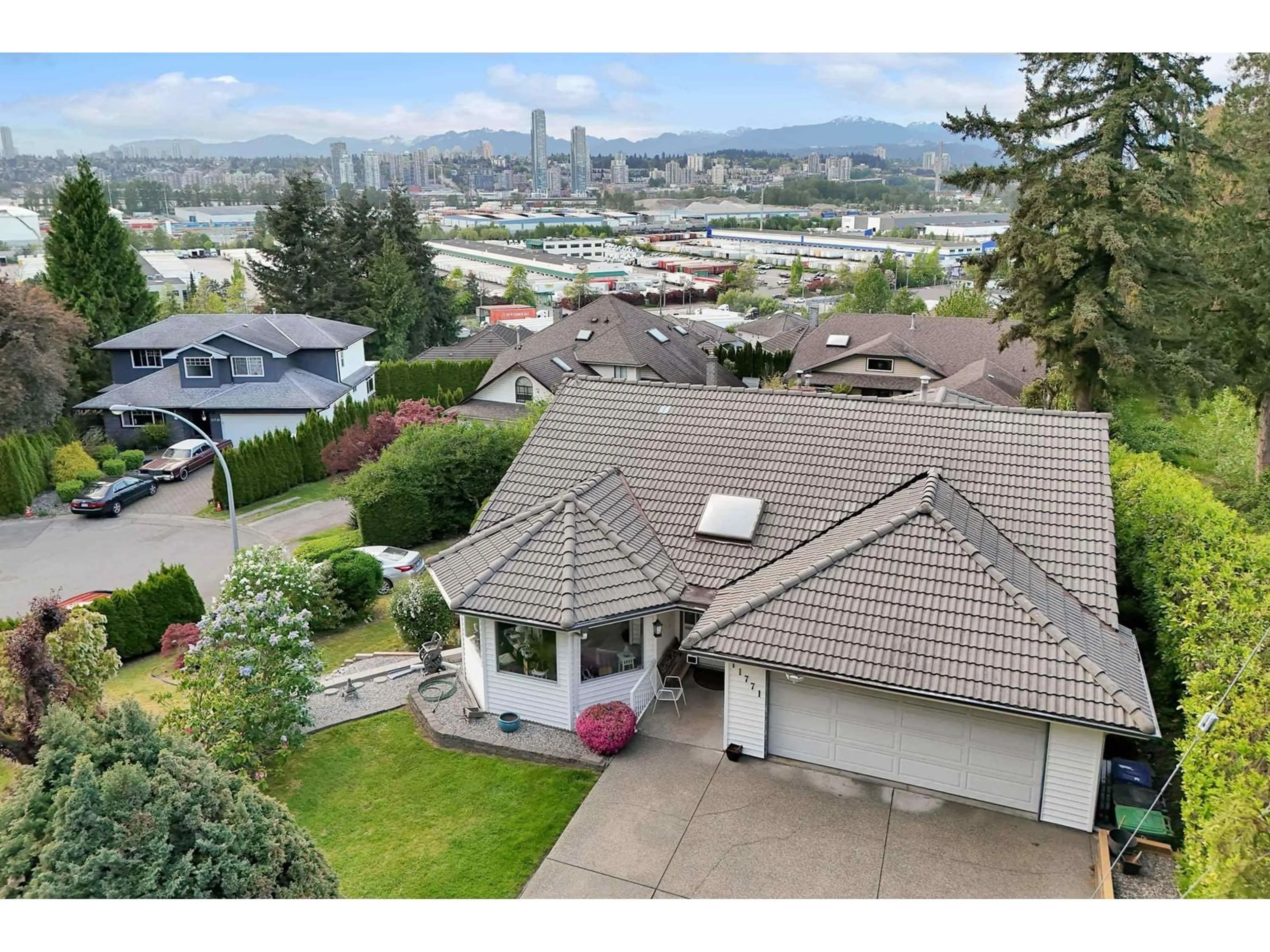 A pic from outside/outdoor area/front of a property/back of a property/a pic from drone, water/lake/river/ocean view for 11771 100, Surrey British Columbia V3V2W2