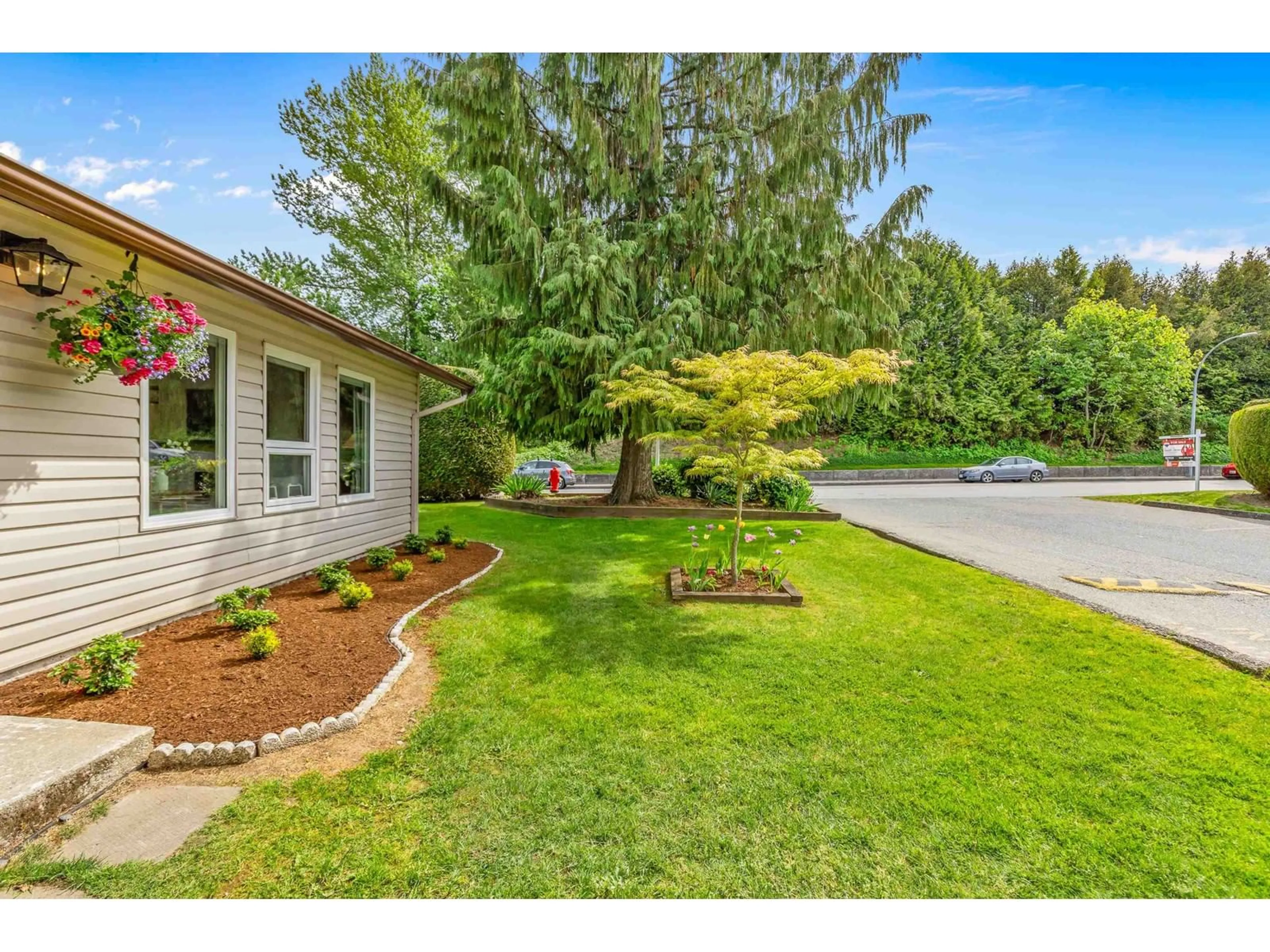 A pic from outside/outdoor area/front of a property/back of a property/a pic from drone, unknown for 201 - 27411 28, Langley British Columbia V4W3V1