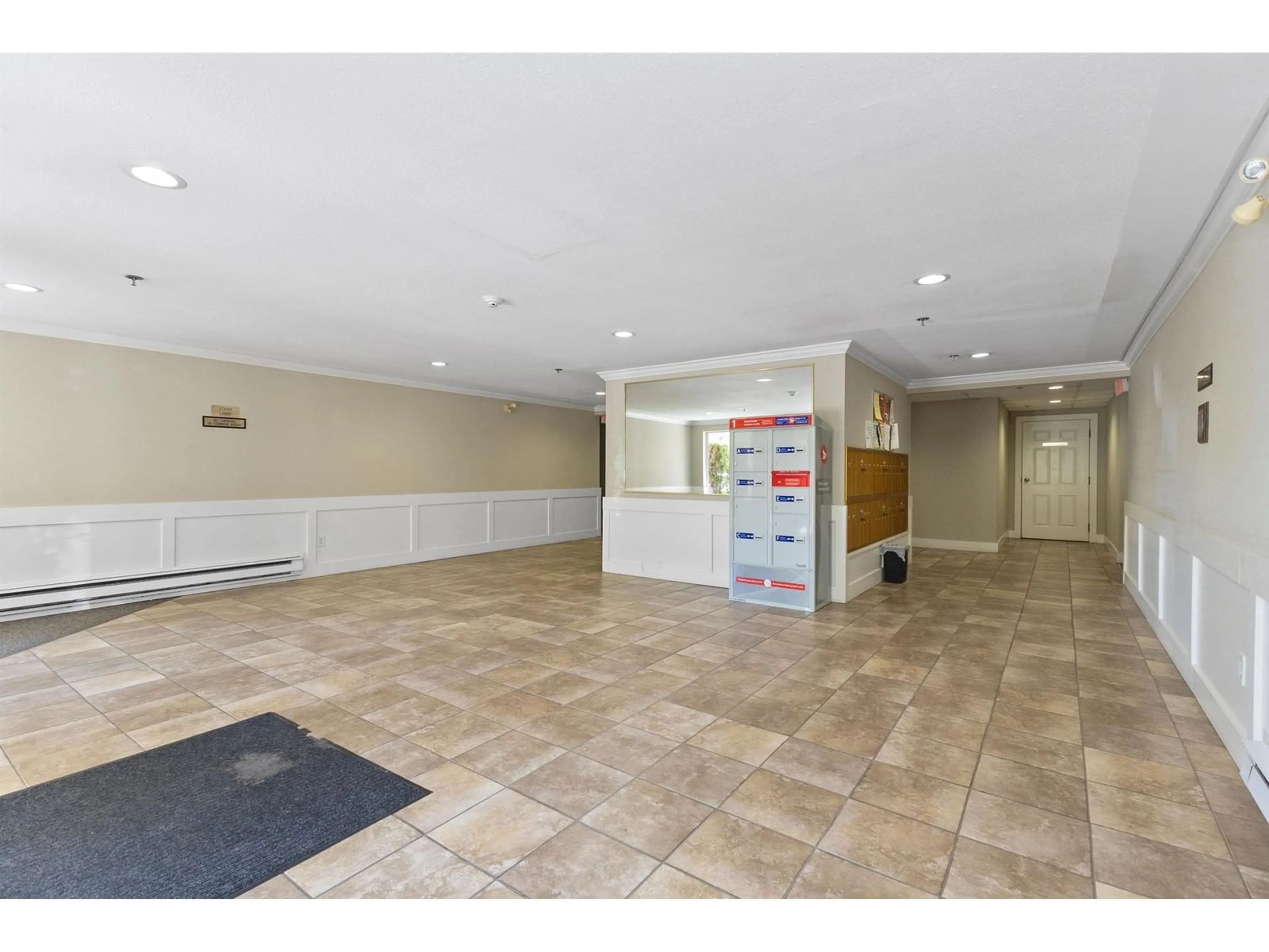 Indoor foyer for 211 - 2130 MCKENZIE, Abbotsford British Columbia V2S3Z8