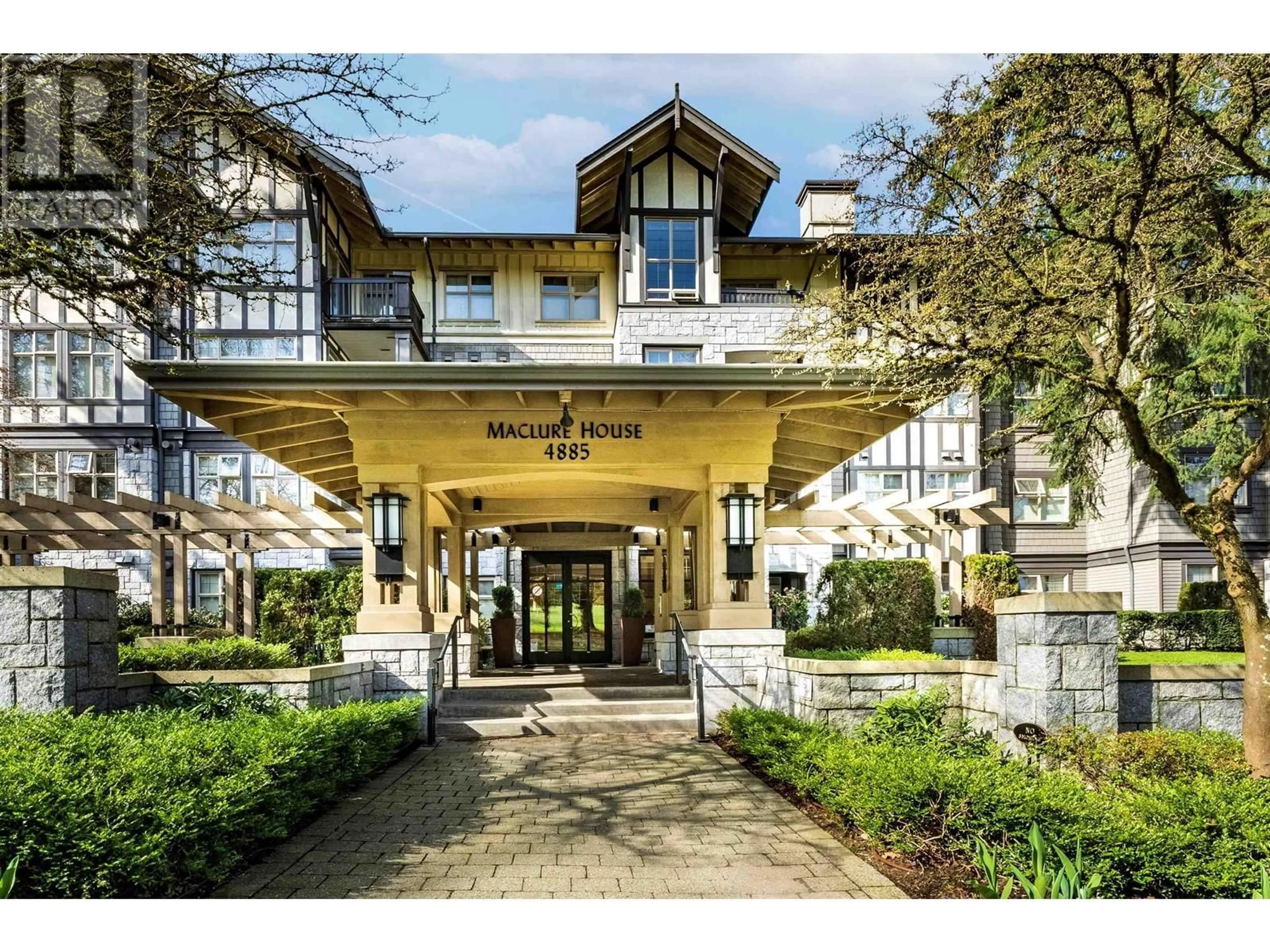 Indoor foyer for 215 - 4885 VALLEY DRIVE, Vancouver British Columbia V6J5M7
