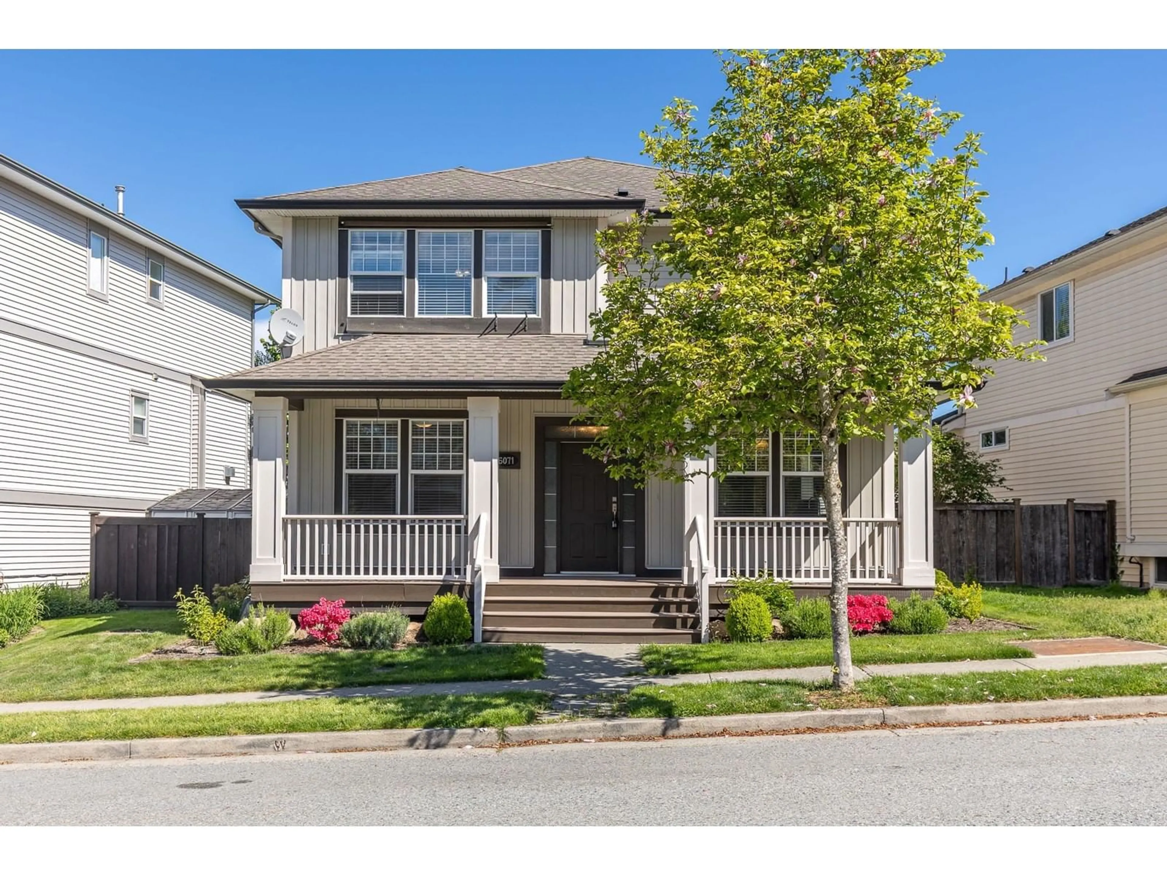 Home with vinyl exterior material, street for 36071 AUGUSTON SOUTH, Abbotsford British Columbia V3G3G1