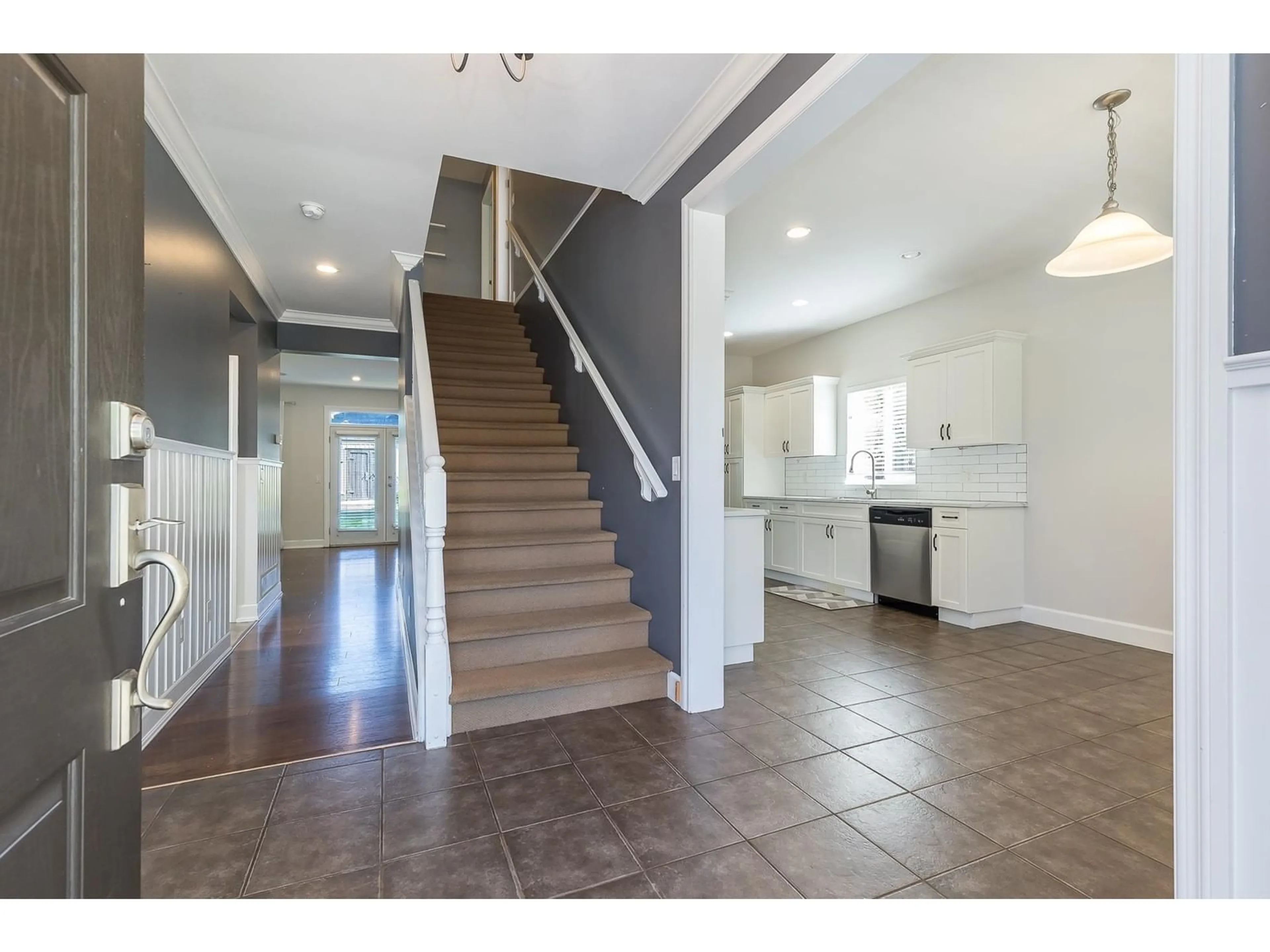 Indoor entryway for 36071 AUGUSTON SOUTH, Abbotsford British Columbia V3G3G1