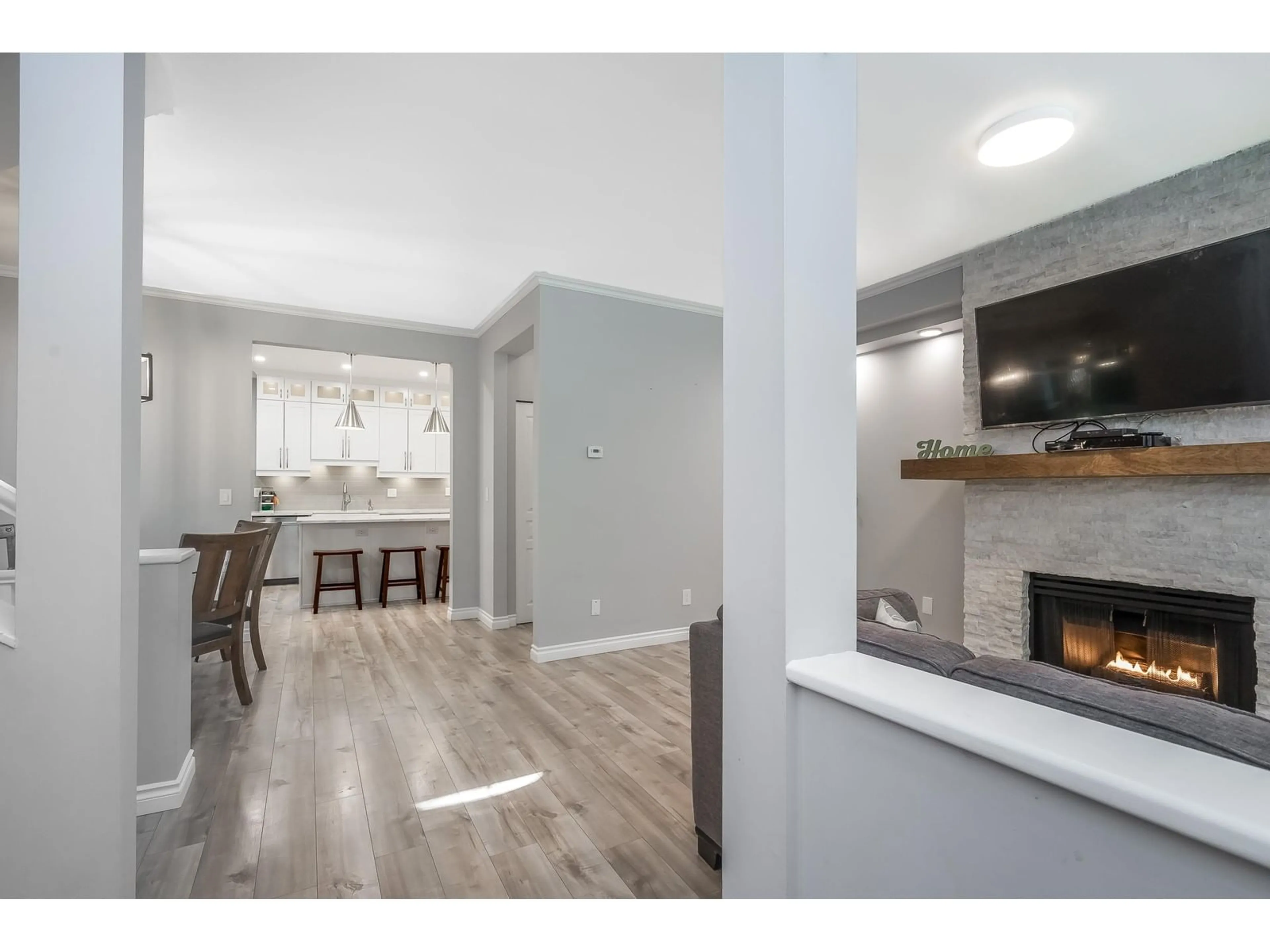 Open concept kitchen, wood/laminate floor for 78 - 2678 KING GEORGE, Surrey British Columbia V4P1H6