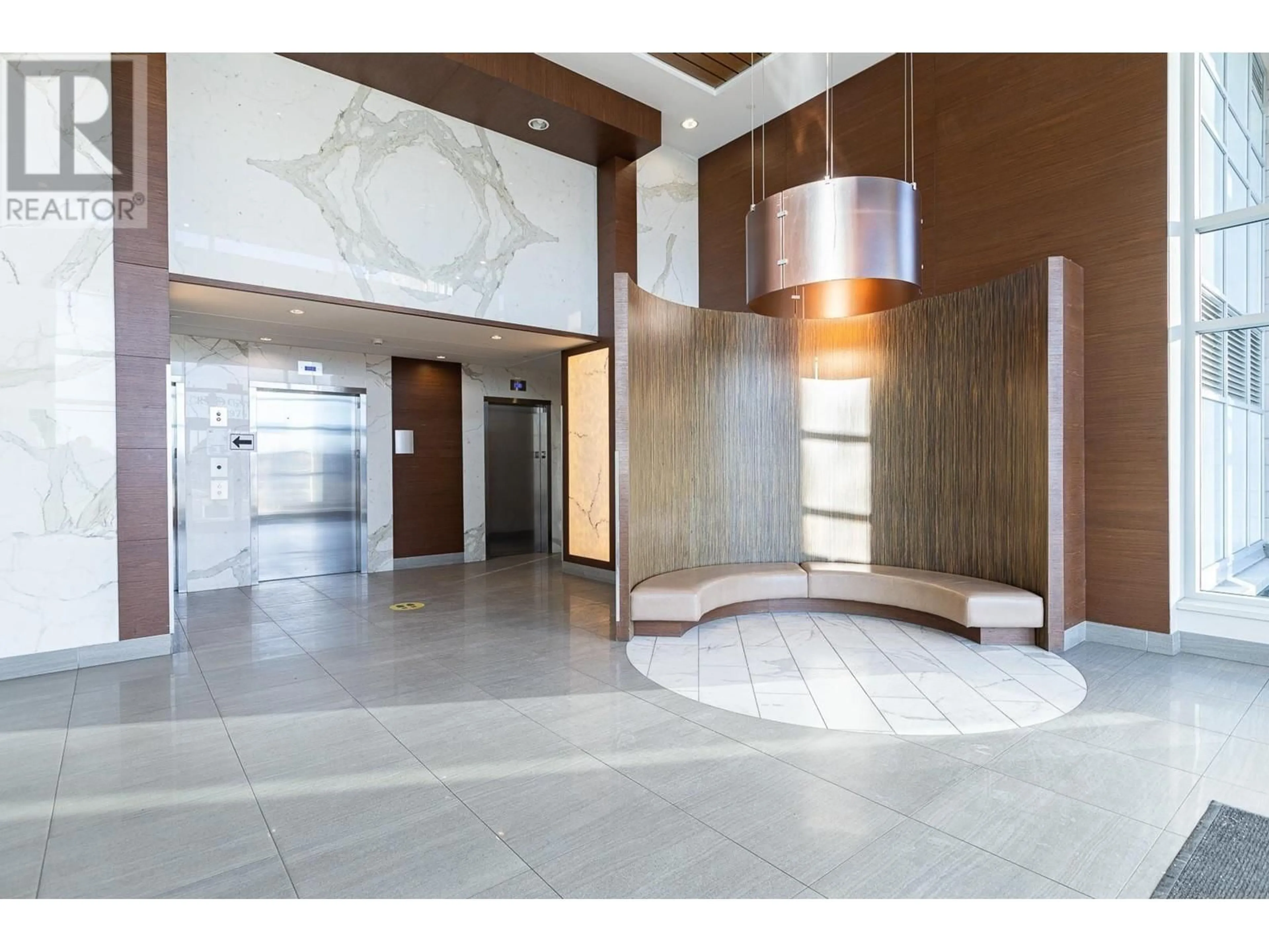 Indoor foyer for 504 - 2975 ATLANTIC AVENUE, Coquitlam British Columbia V3B0C5