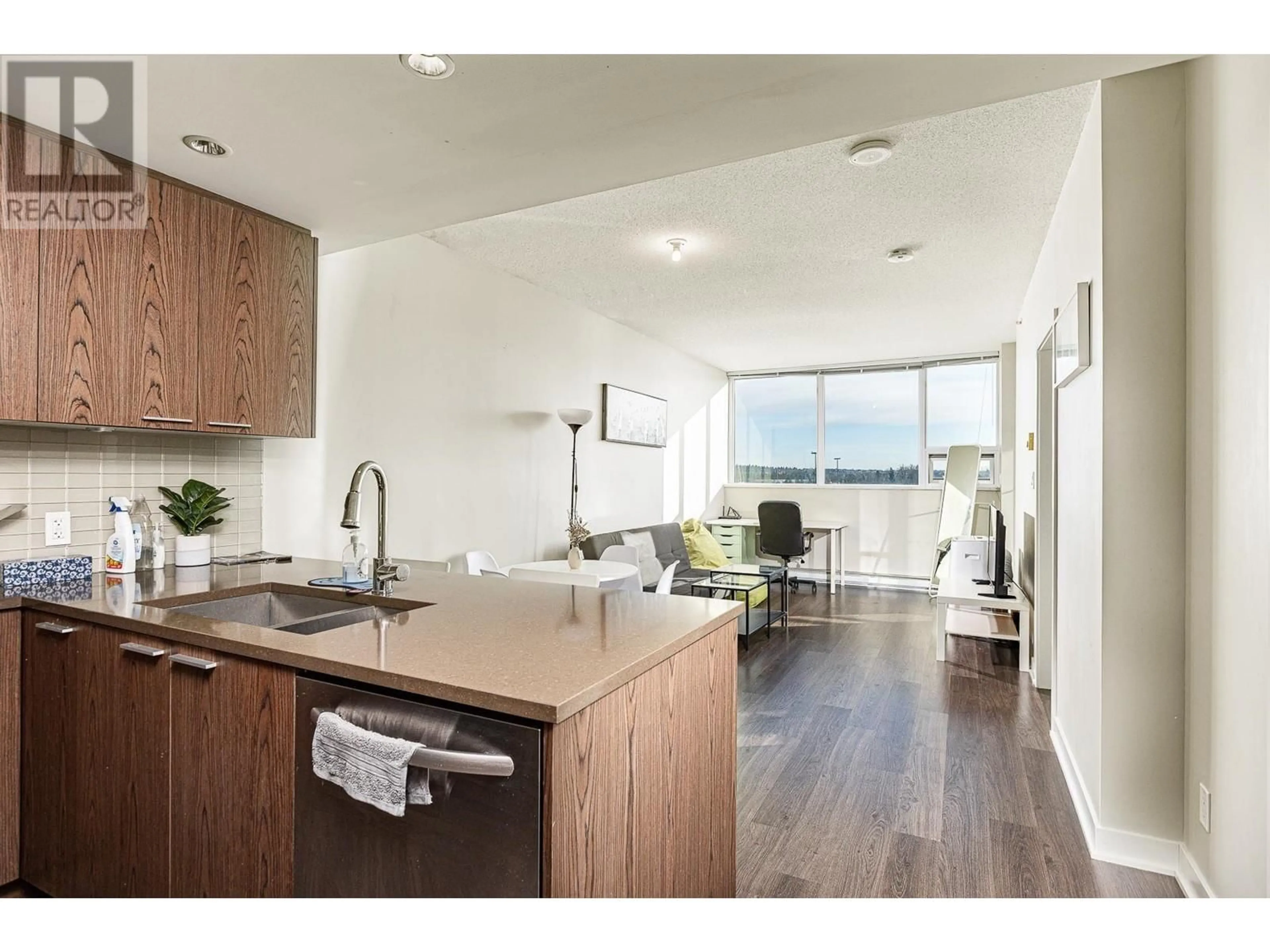 Open concept kitchen, wood/laminate floor for 504 - 2975 ATLANTIC AVENUE, Coquitlam British Columbia V3B0C5