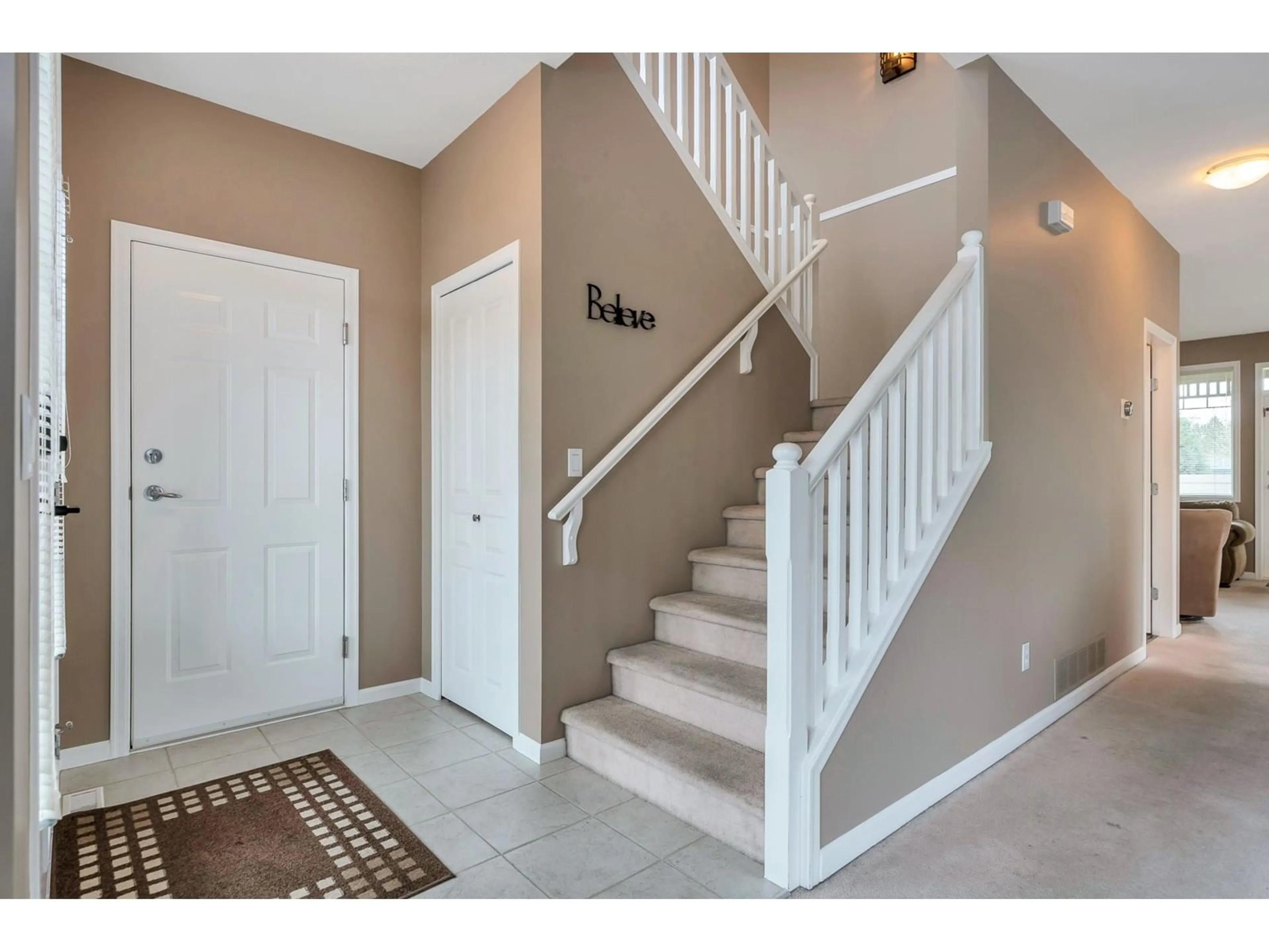 Indoor entryway for 16 - 6177 169, Surrey British Columbia V3S9E8