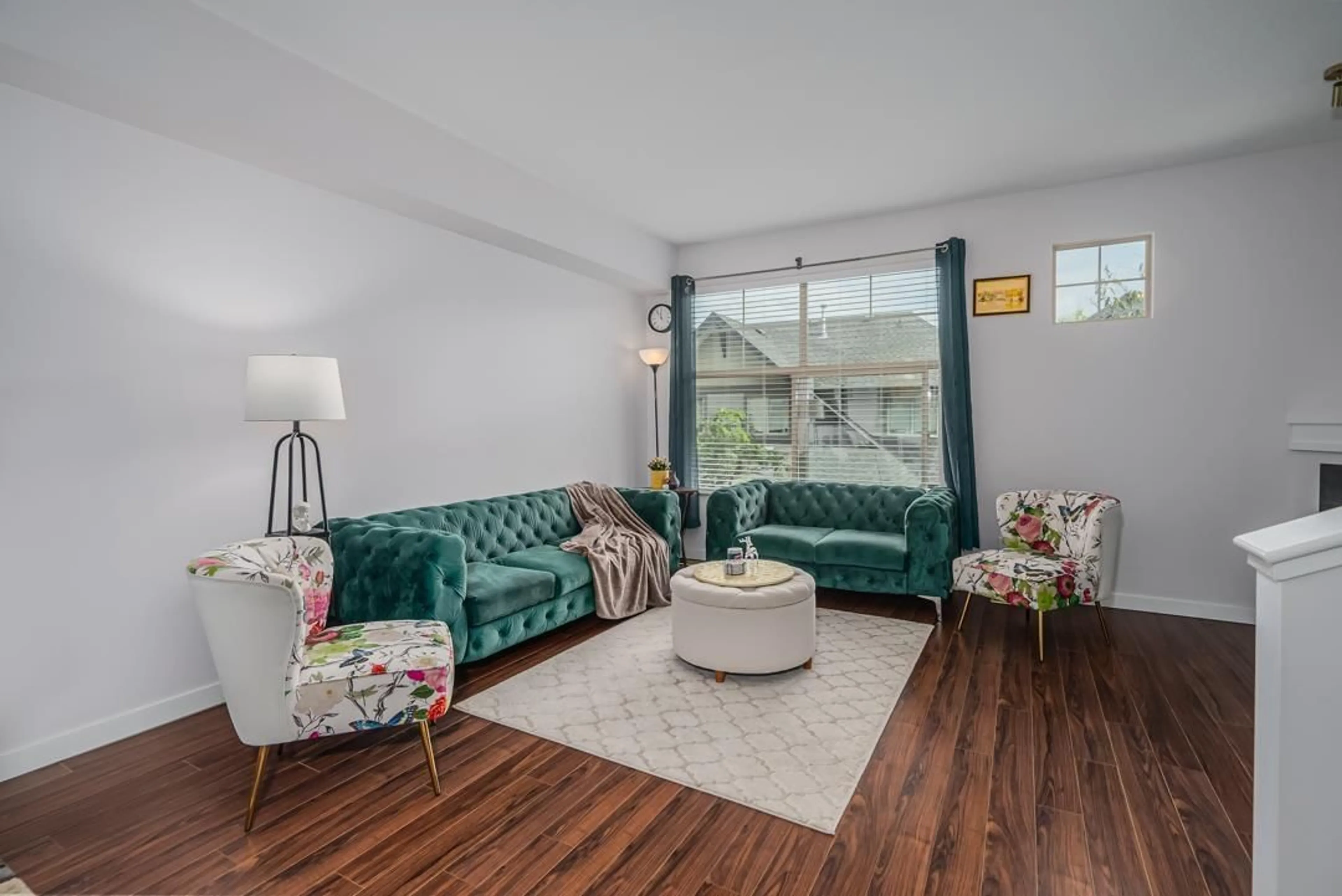 Living room with furniture, unknown for 30 - 15152 62A, Surrey British Columbia V3S1V1
