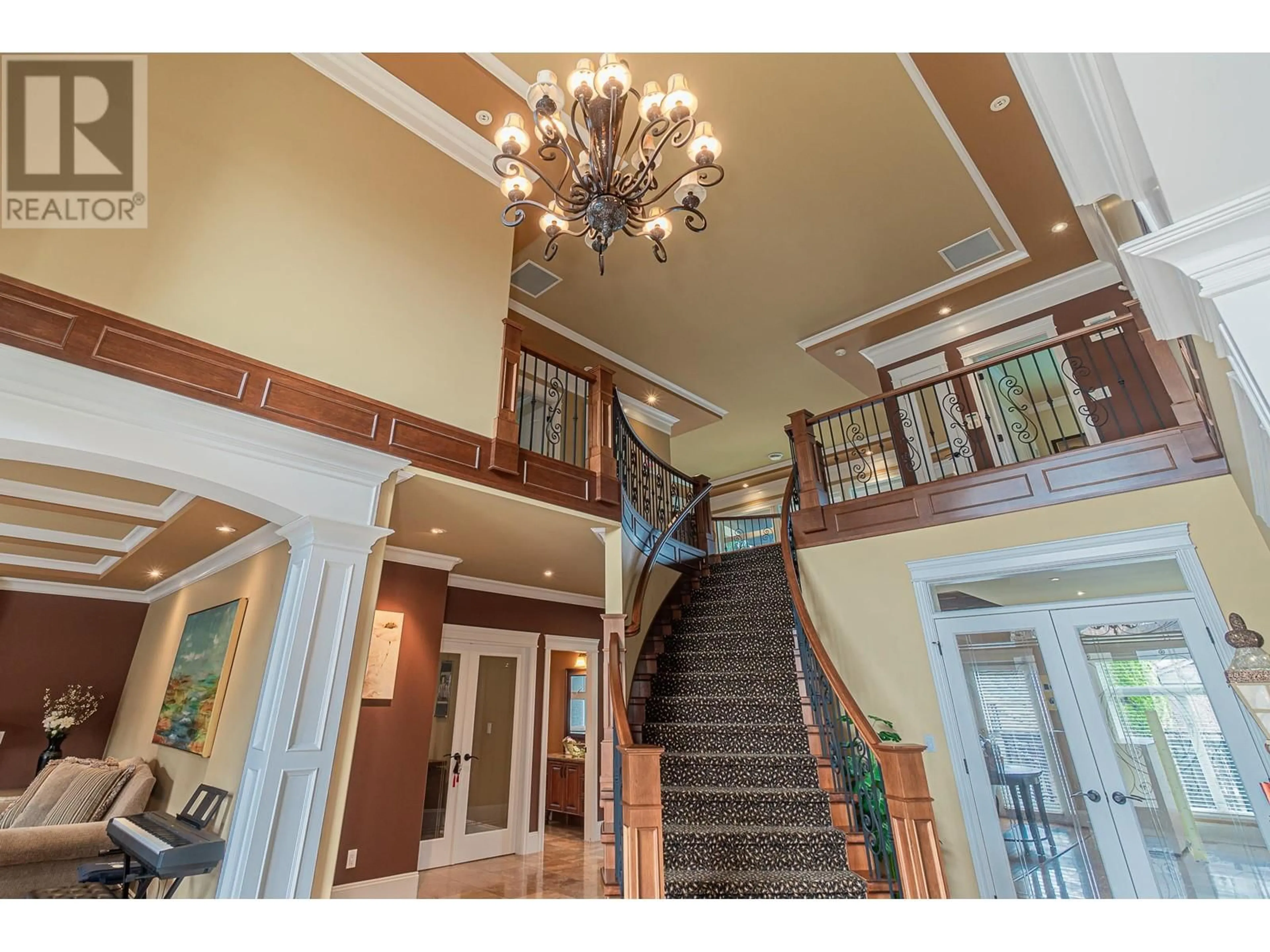 Indoor foyer for 6390 GORDON AVENUE, Burnaby British Columbia V5E3M1