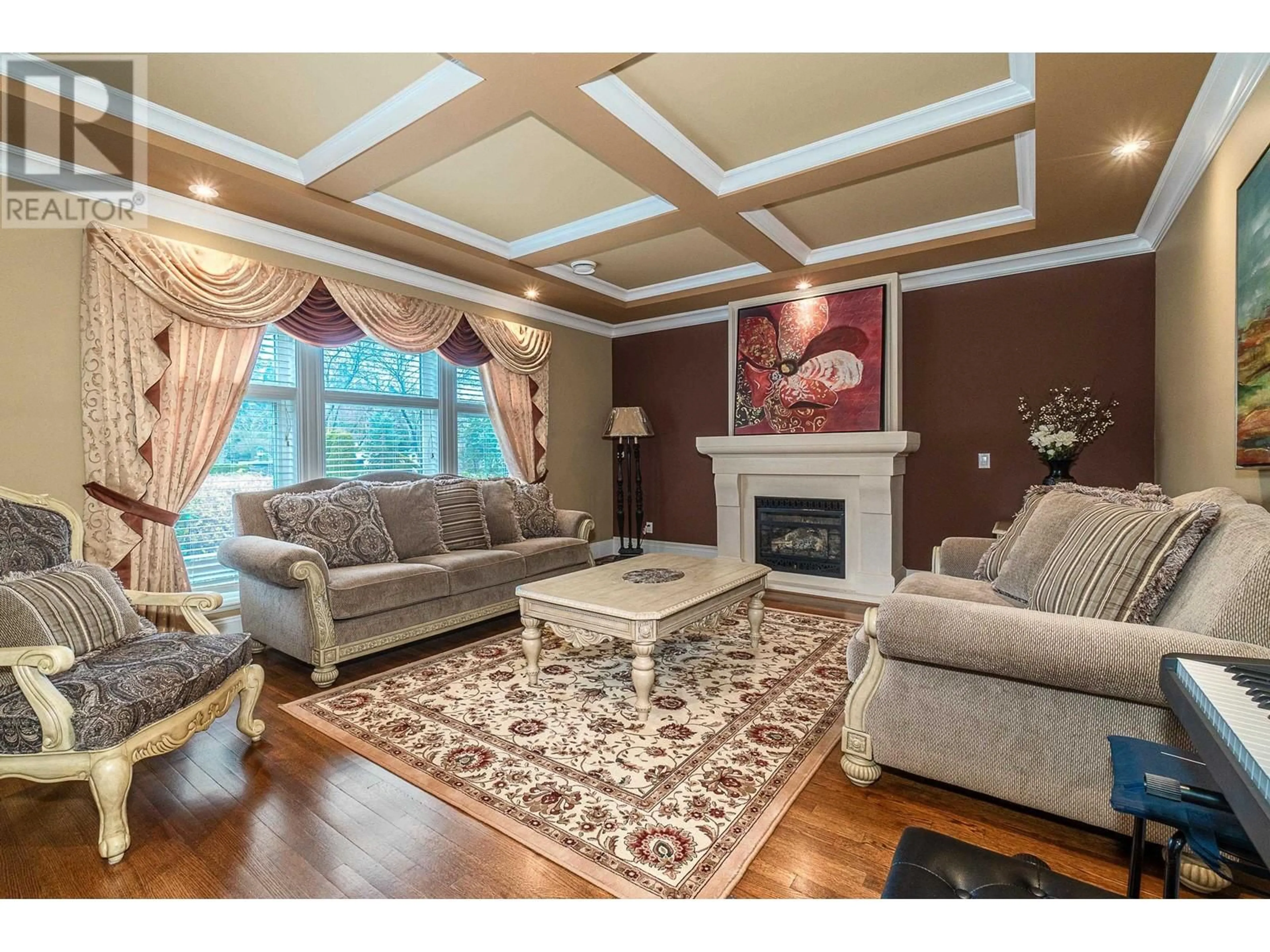 Living room with furniture, wood/laminate floor for 6390 GORDON AVENUE, Burnaby British Columbia V5E3M1