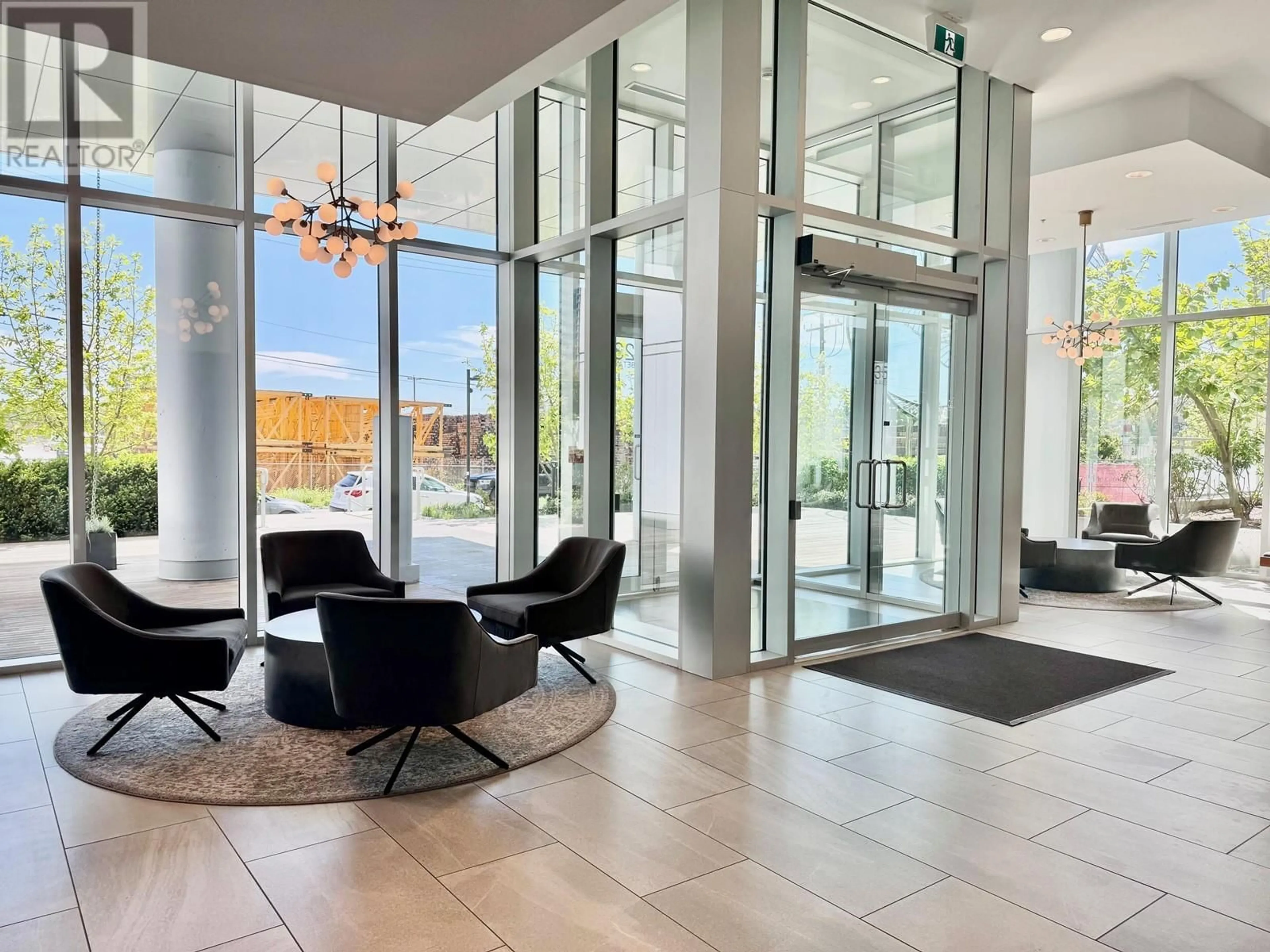 Indoor foyer for 504 - 2351 BETA AVENUE, Burnaby British Columbia V5C0M2
