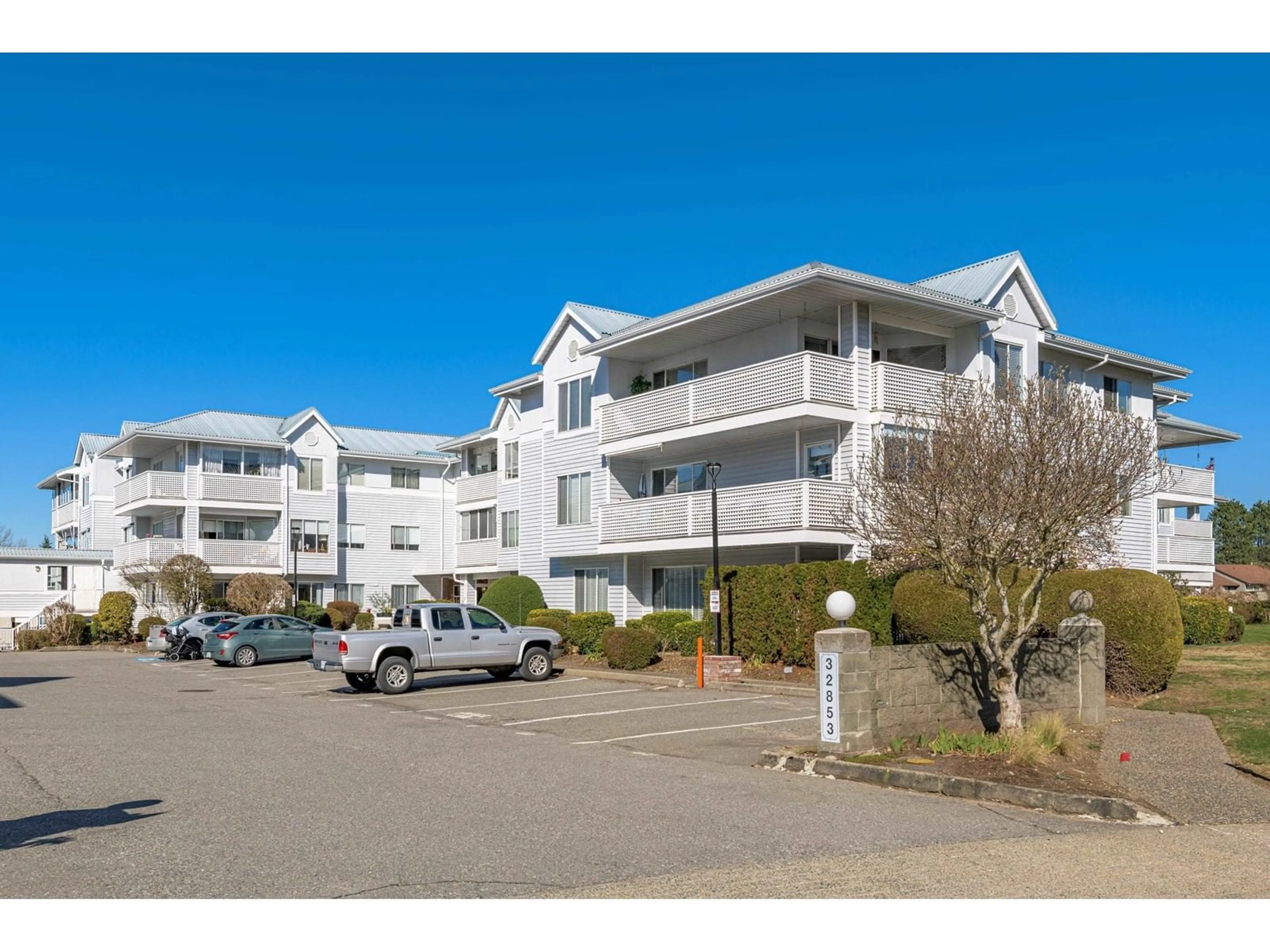 A pic from outside/outdoor area/front of a property/back of a property/a pic from drone, unknown for 327 - 32853 LANDEAU, Abbotsford British Columbia V2S6S6