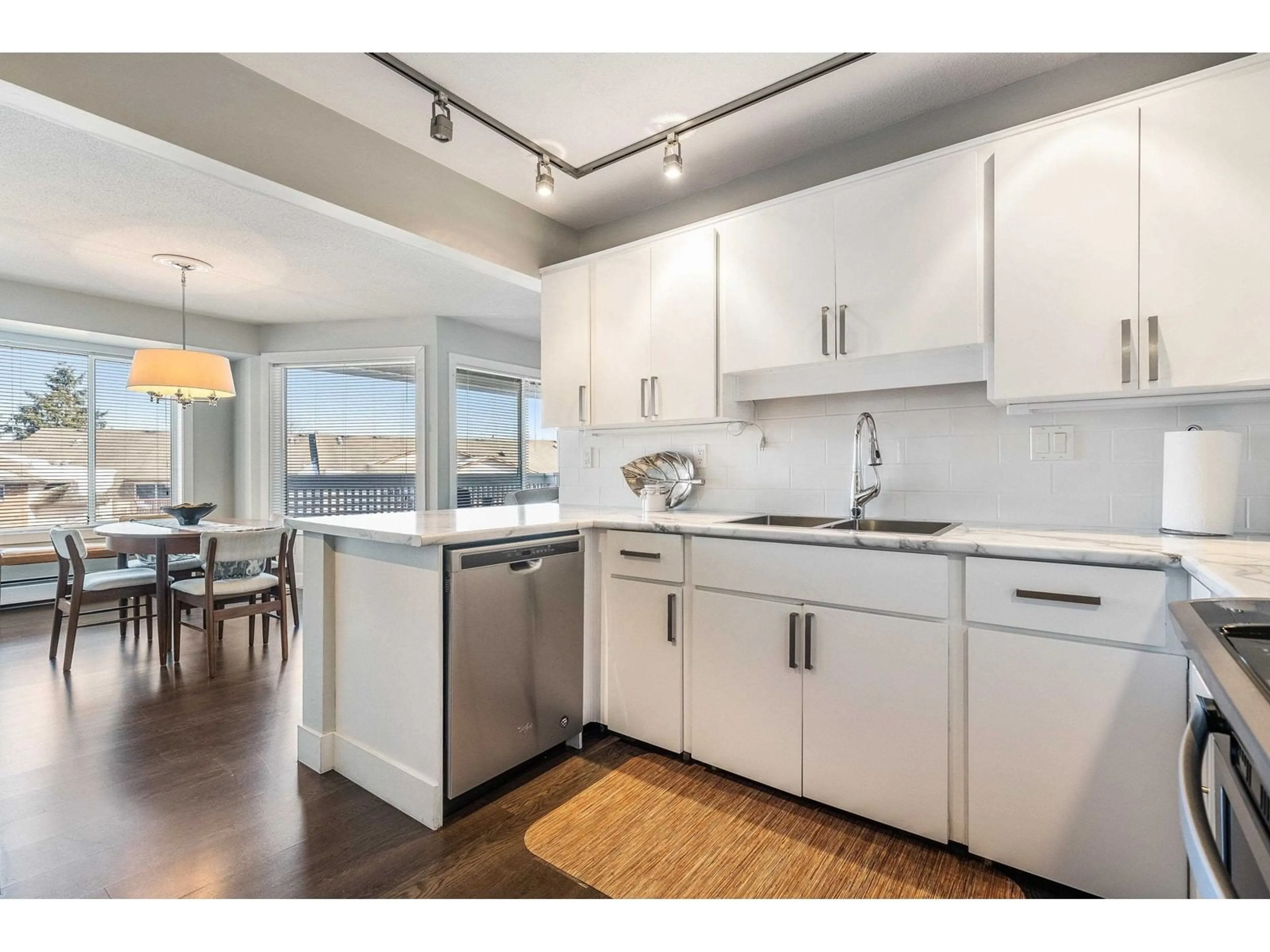 Open concept kitchen, unknown for 327 - 32853 LANDEAU, Abbotsford British Columbia V2S6S6