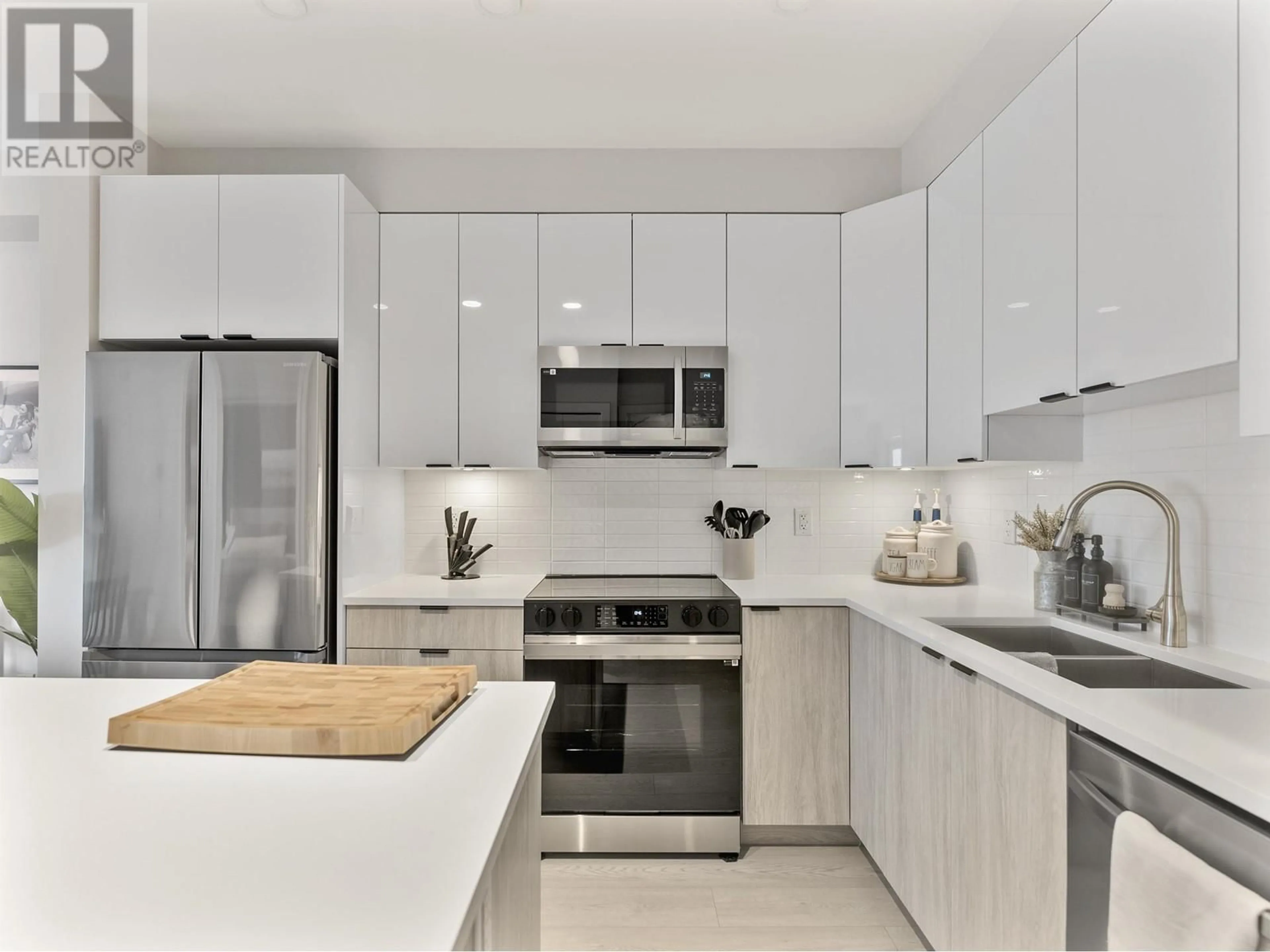 Contemporary kitchen, ceramic/tile floor for 419 - 11655 FRASER STREET, Maple Ridge British Columbia V2X6W9
