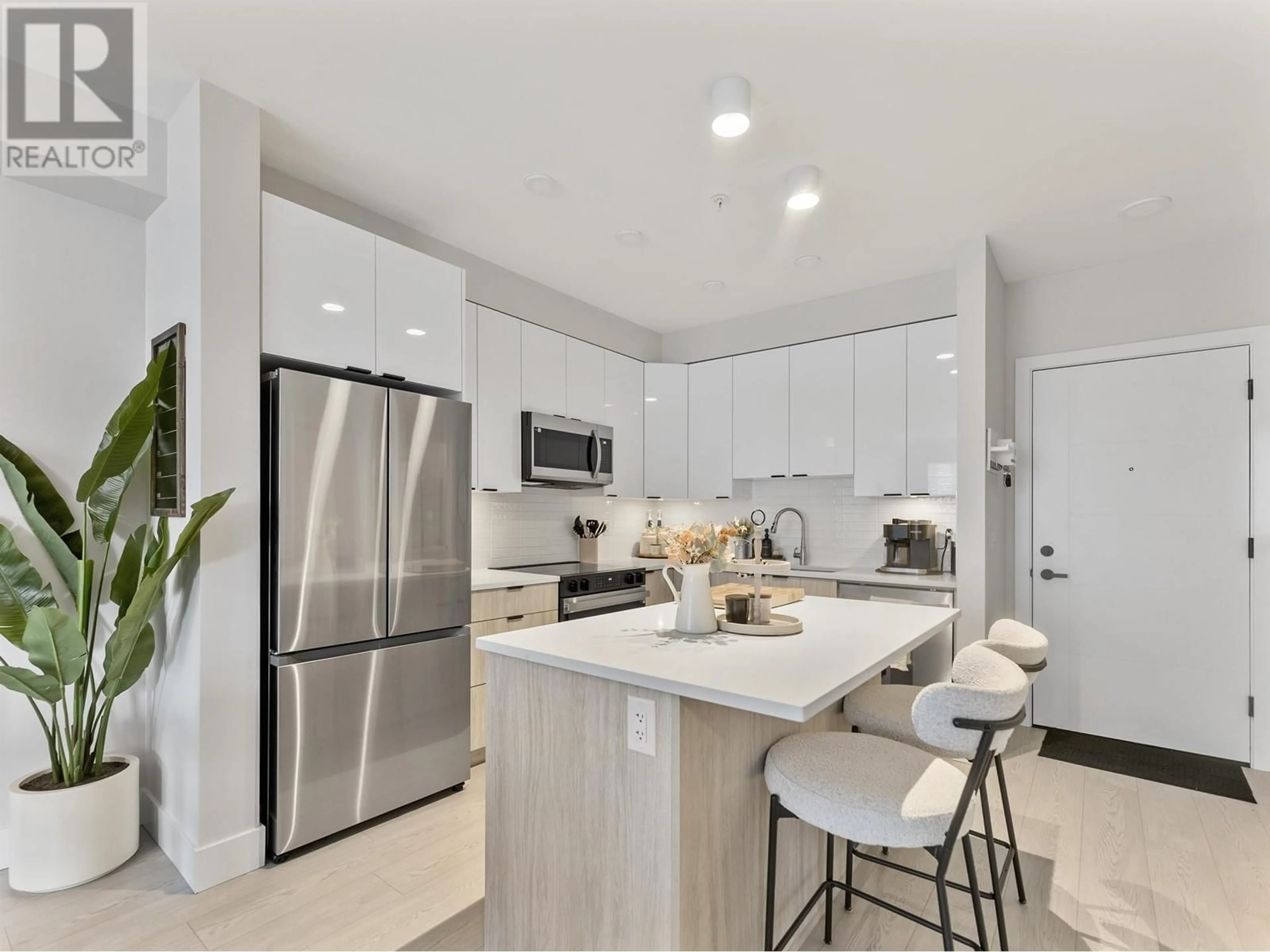 Open concept kitchen, ceramic/tile floor for 419 - 11655 FRASER STREET, Maple Ridge British Columbia V2X6W9