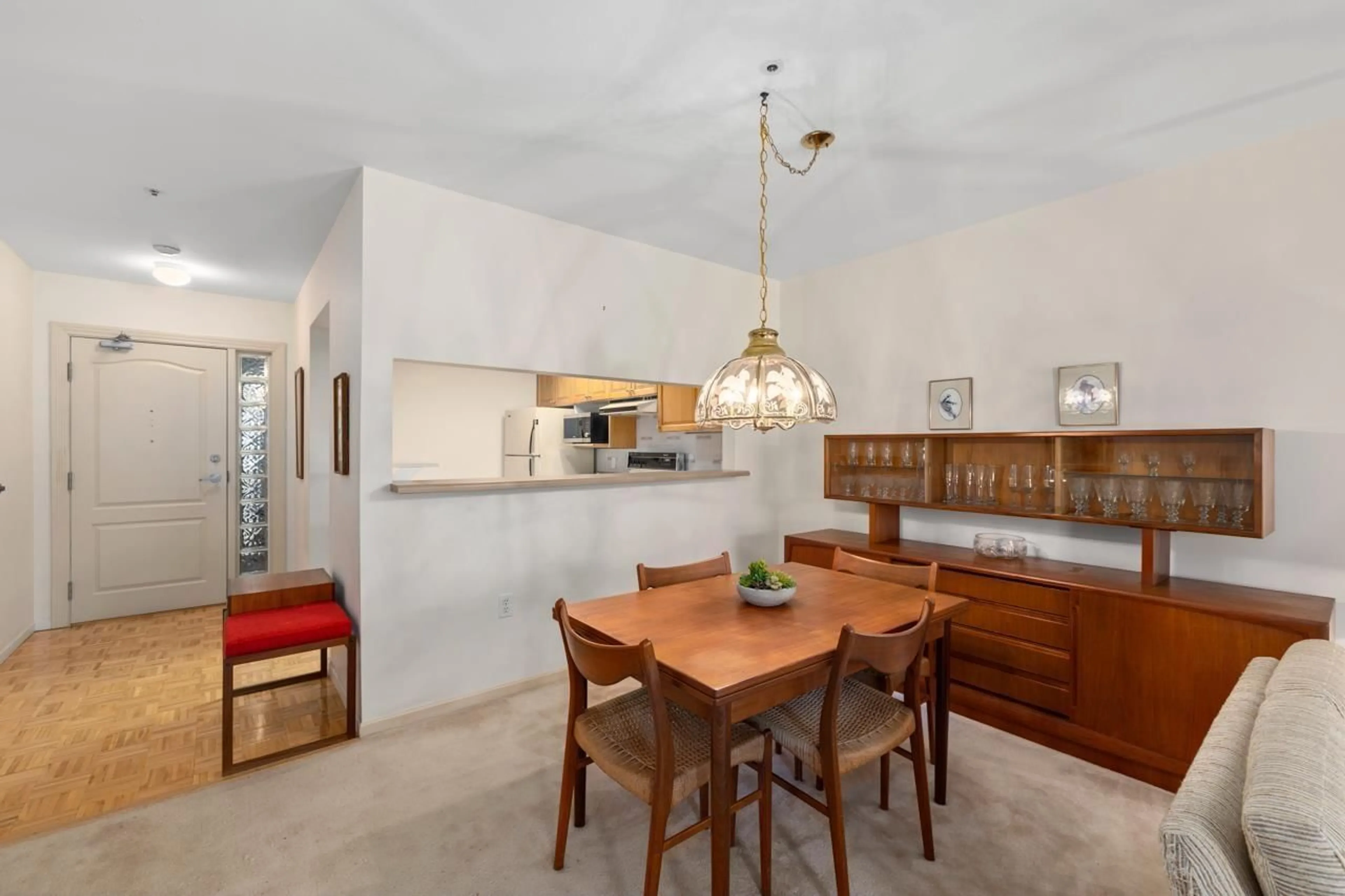 Open concept kitchen, ceramic/tile floor for 203 - 1569 EVERALL, White Rock British Columbia V4B3T2
