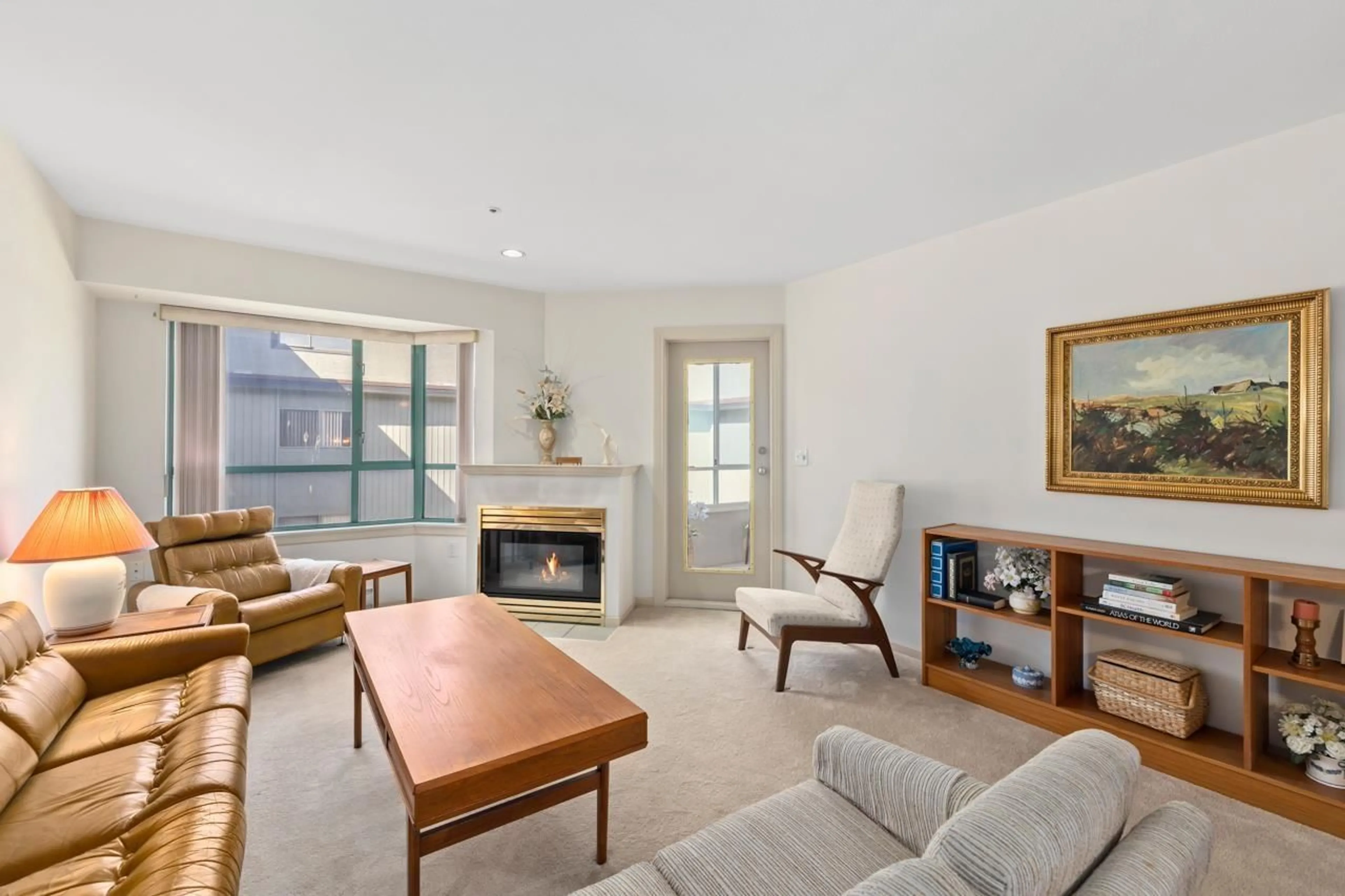 Living room with furniture, unknown for 203 - 1569 EVERALL, White Rock British Columbia V4B3T2