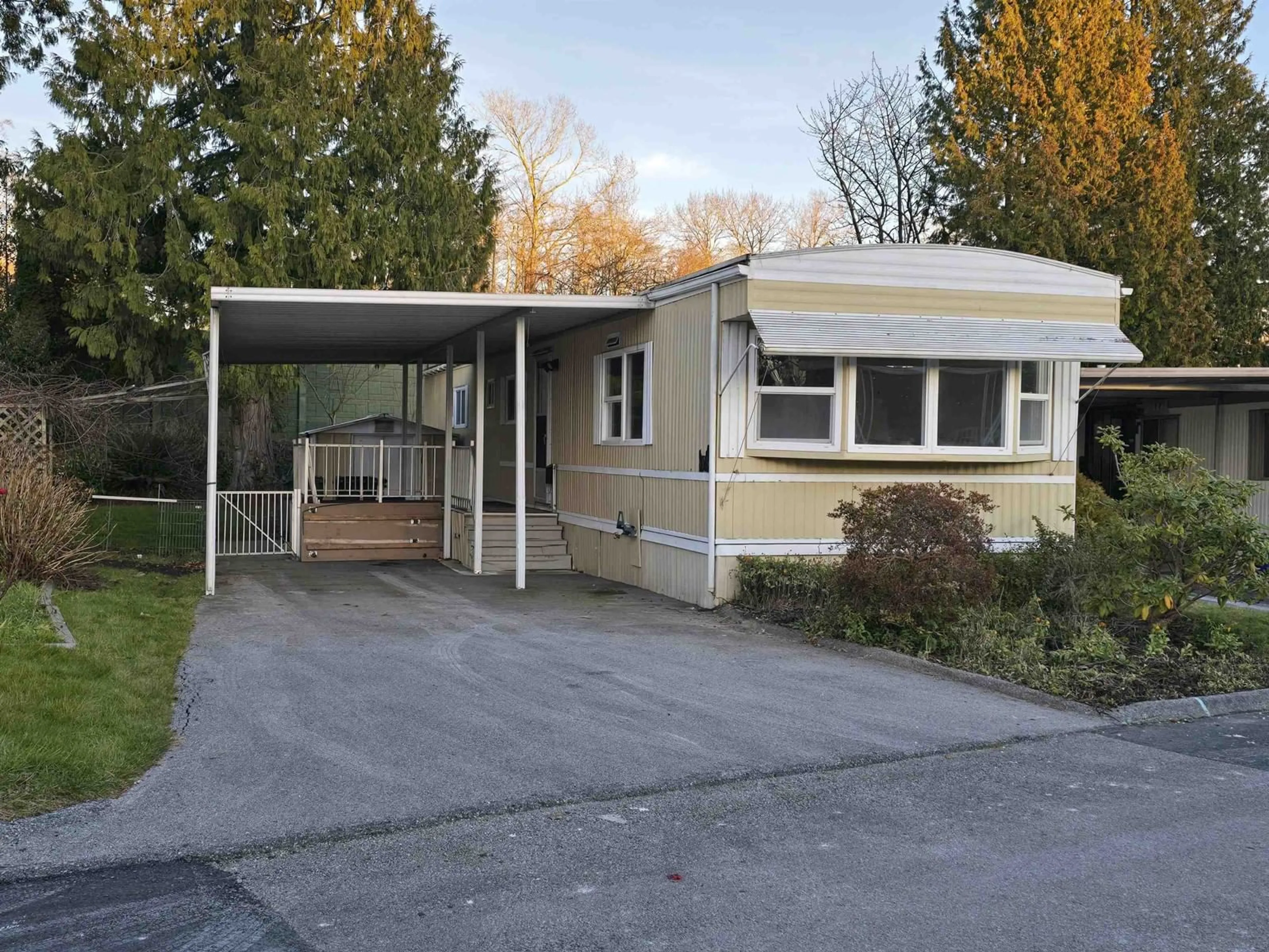 Home with vinyl exterior material, street for 125 - 1840 160, Surrey British Columbia V4A4X3
