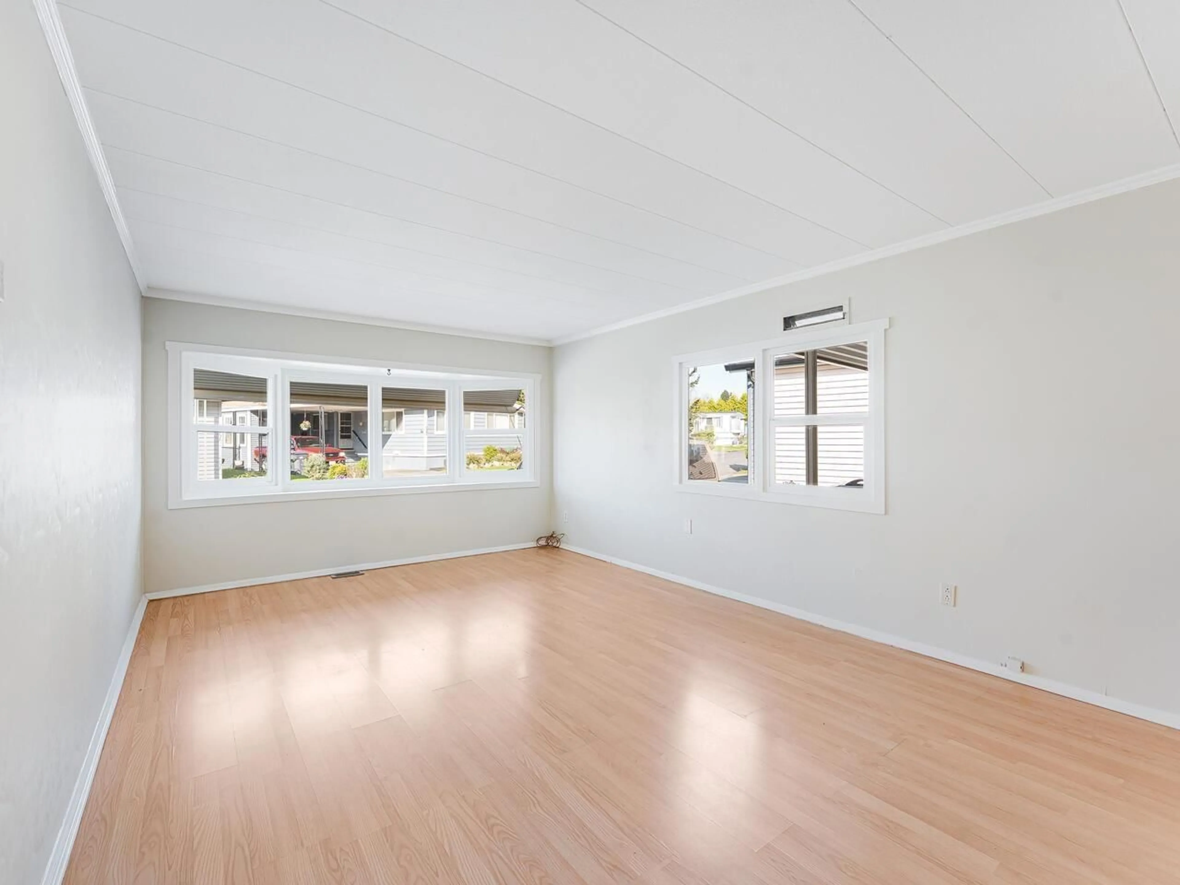 A pic of a room for 125 - 1840 160, Surrey British Columbia V4A4X3