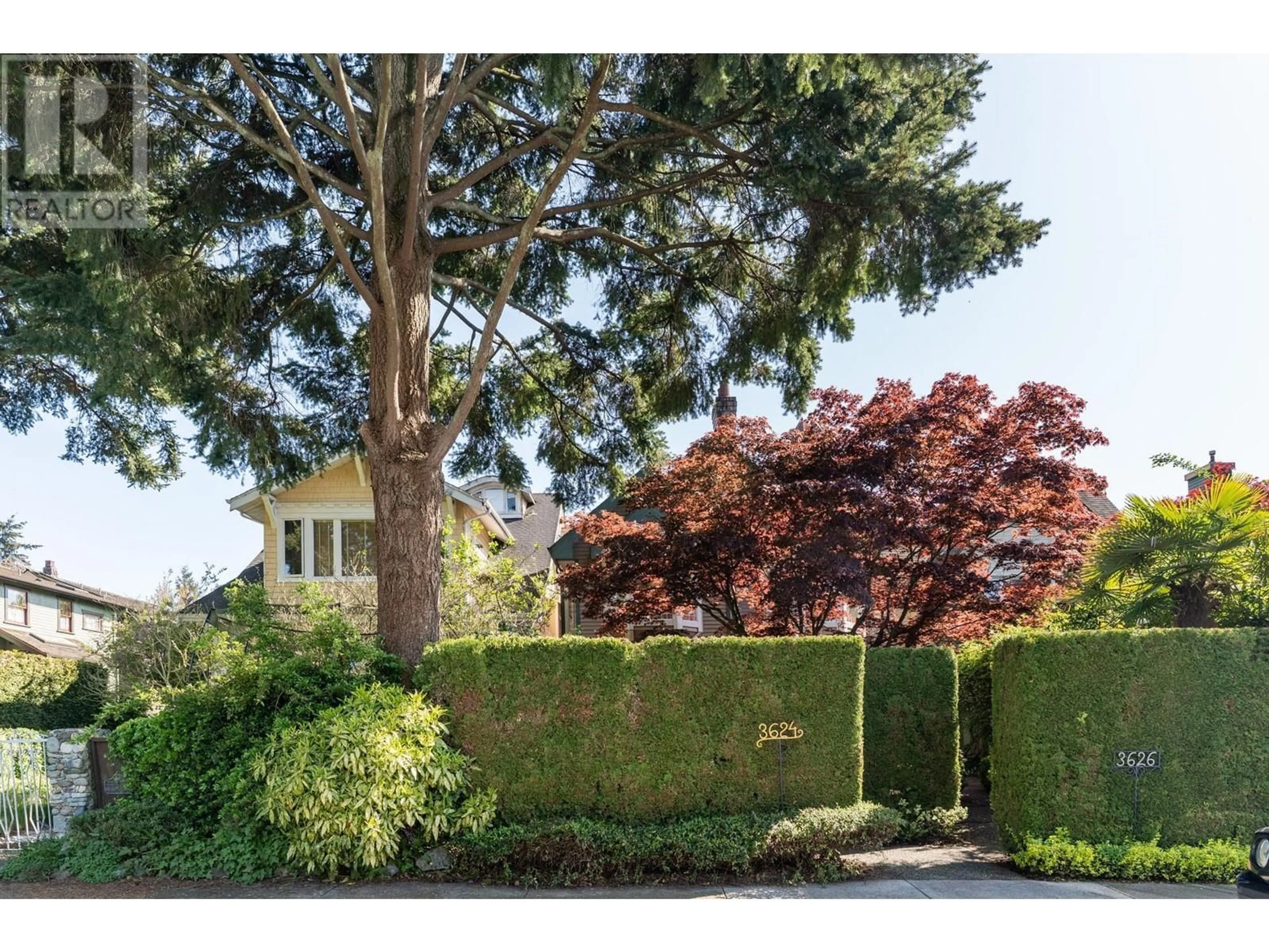 A pic from outside/outdoor area/front of a property/back of a property/a pic from drone, street for 3624 1ST AVENUE, Vancouver British Columbia V6R1H2