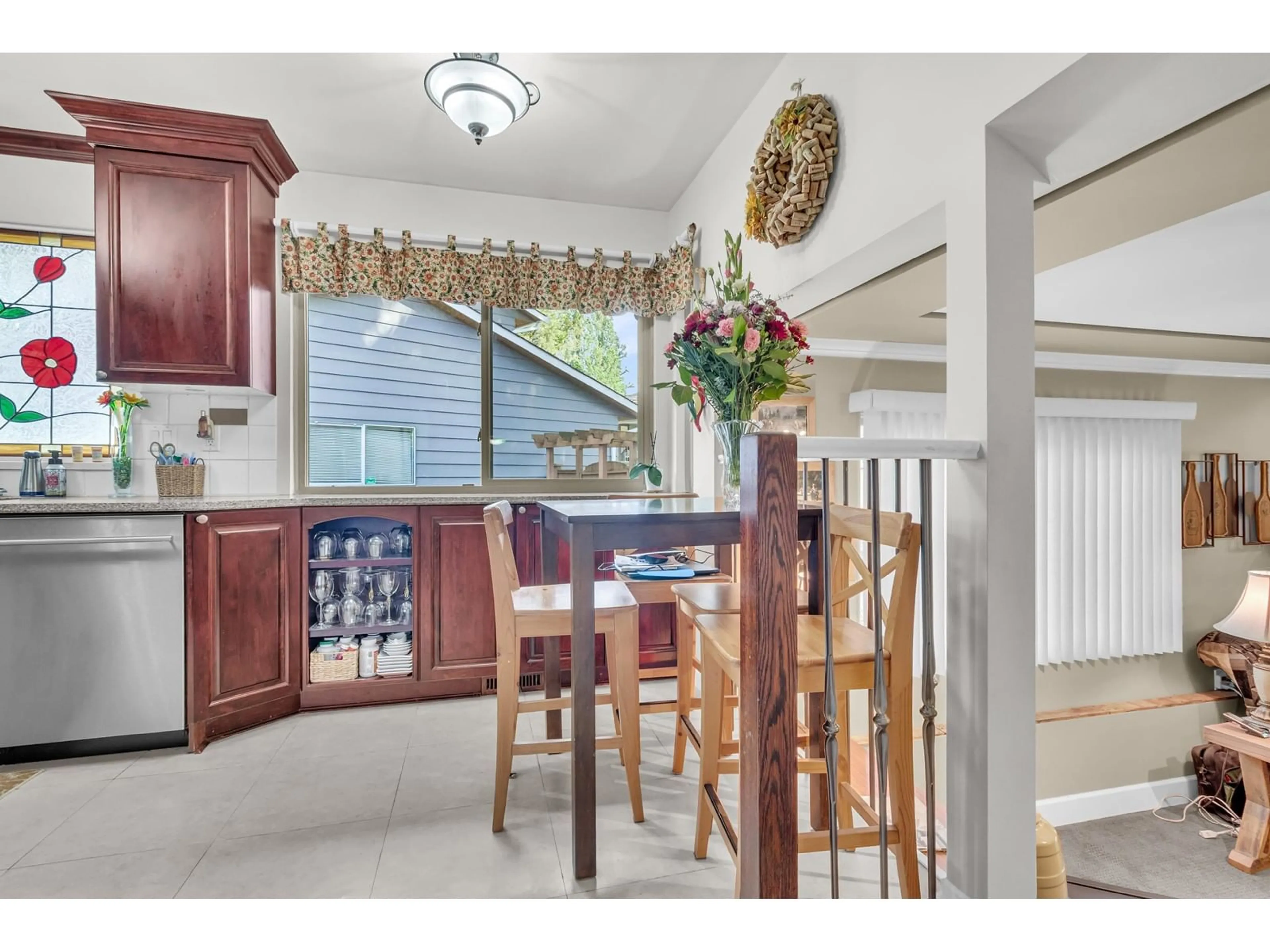 Open concept kitchen, unknown for 8971 145A, Surrey British Columbia V3R7J7