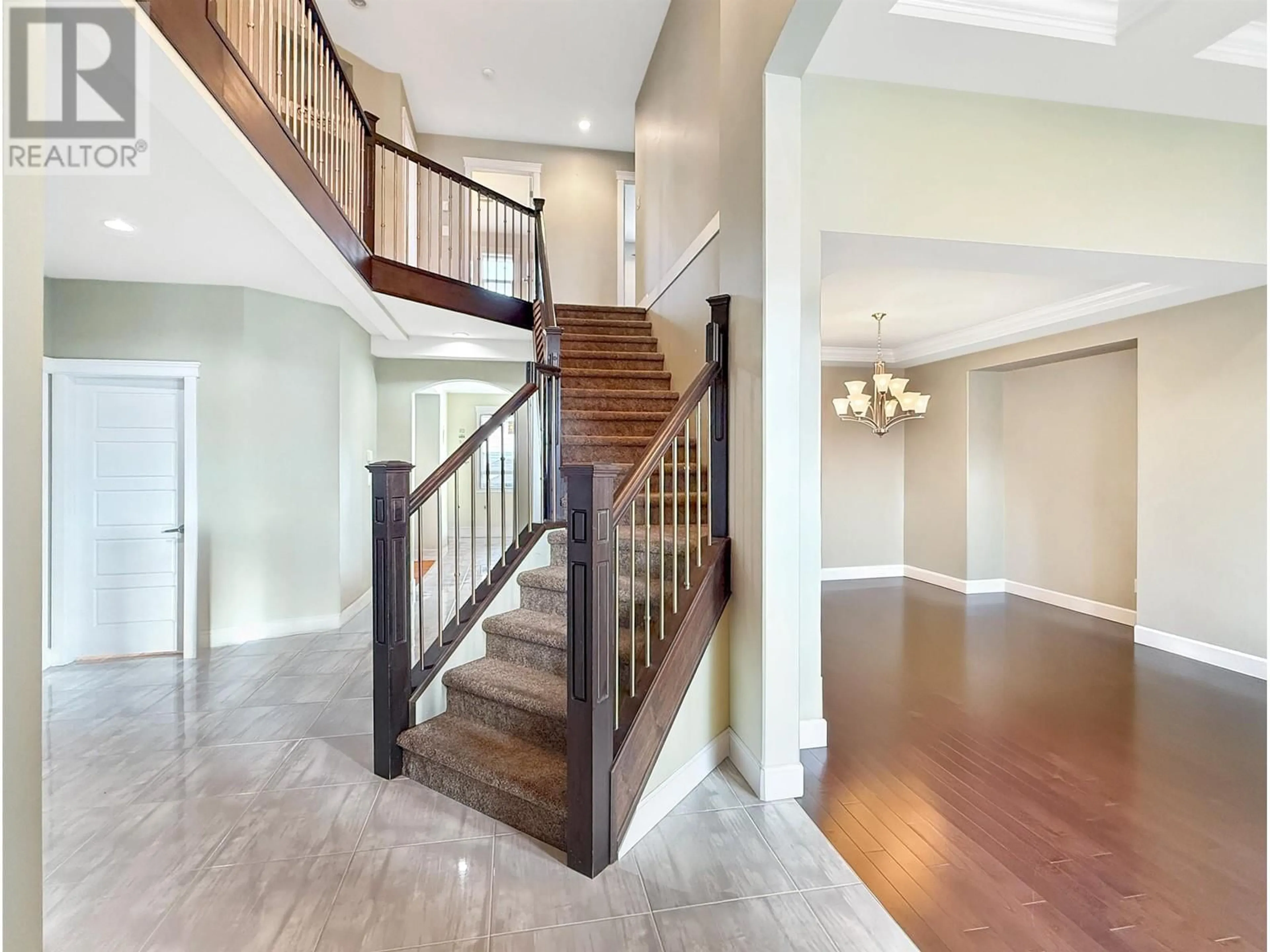 Indoor foyer for 7664 EASTVIEW STREET, Prince George British Columbia V2N6X9