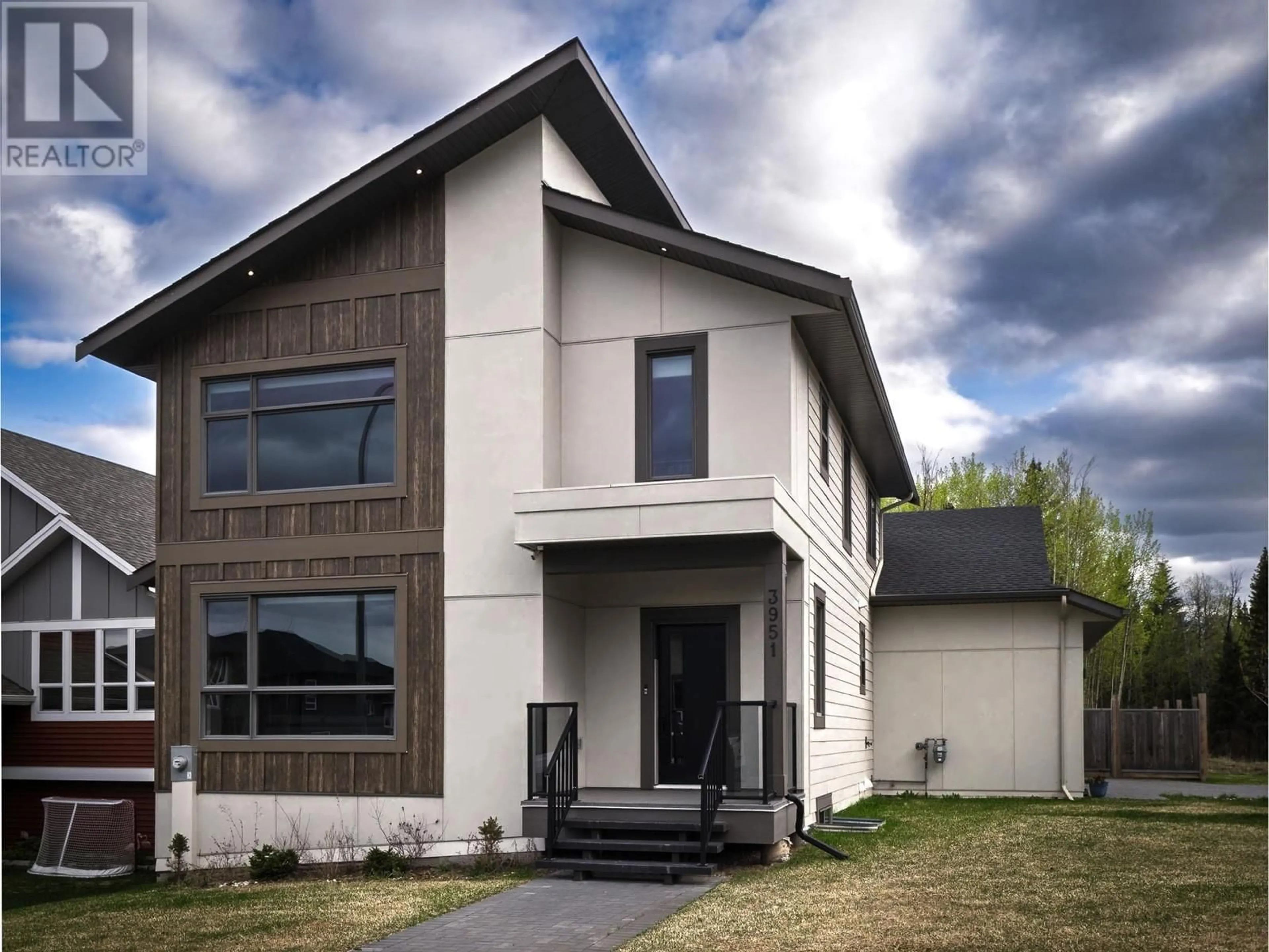 Home with vinyl exterior material, unknown for 3951 PARKVIEW CRESCENT, Prince George British Columbia V2N5N7