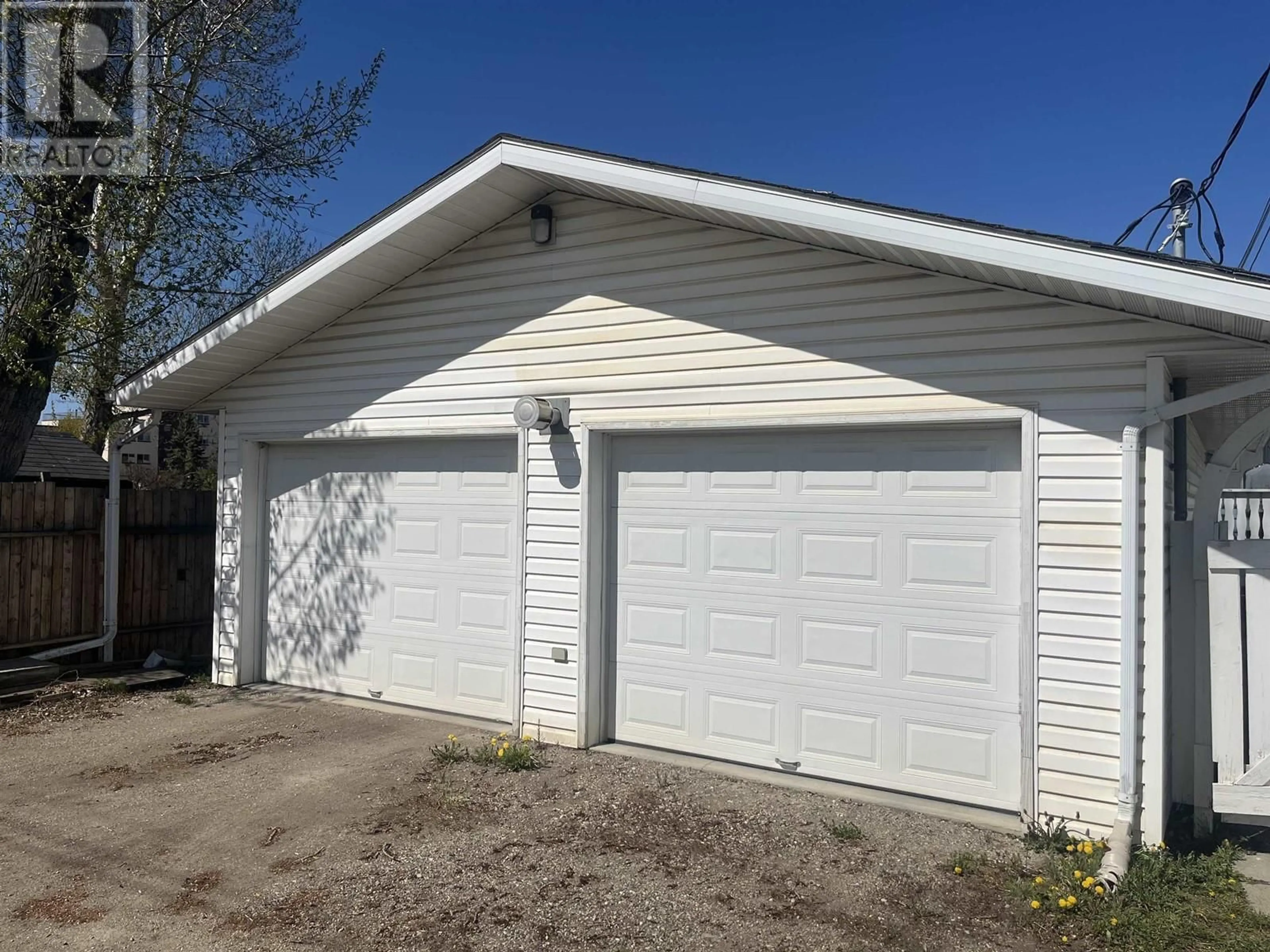 Indoor garage for 9711 108 AVENUE, Fort St. John British Columbia V1J2P9