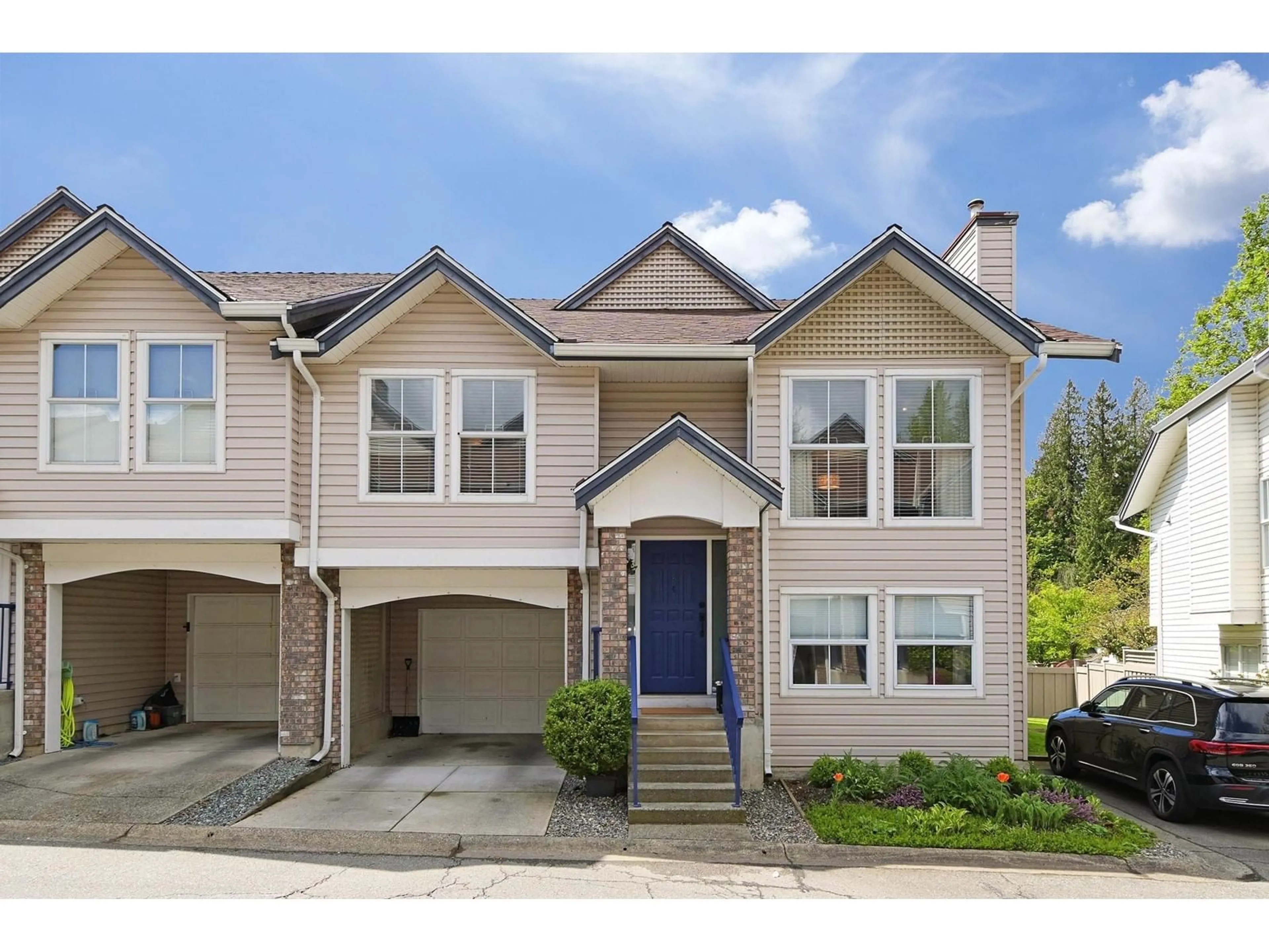 Home with vinyl exterior material, street for 4 - 8716 WALNUT GROVE, Langley British Columbia V1M2K2