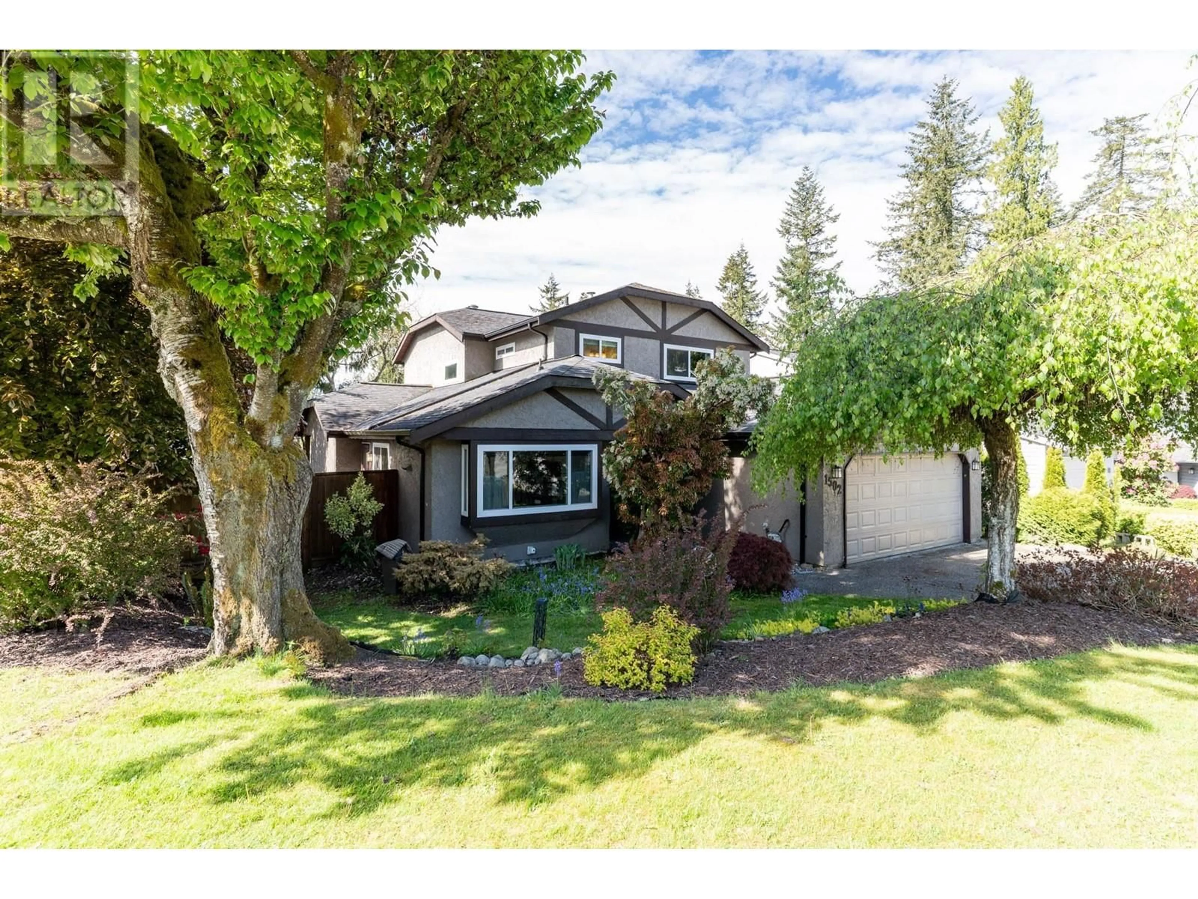 A pic from outside/outdoor area/front of a property/back of a property/a pic from drone, street for 1502 FERNWOOD PLACE, Port Moody British Columbia V3H4A6