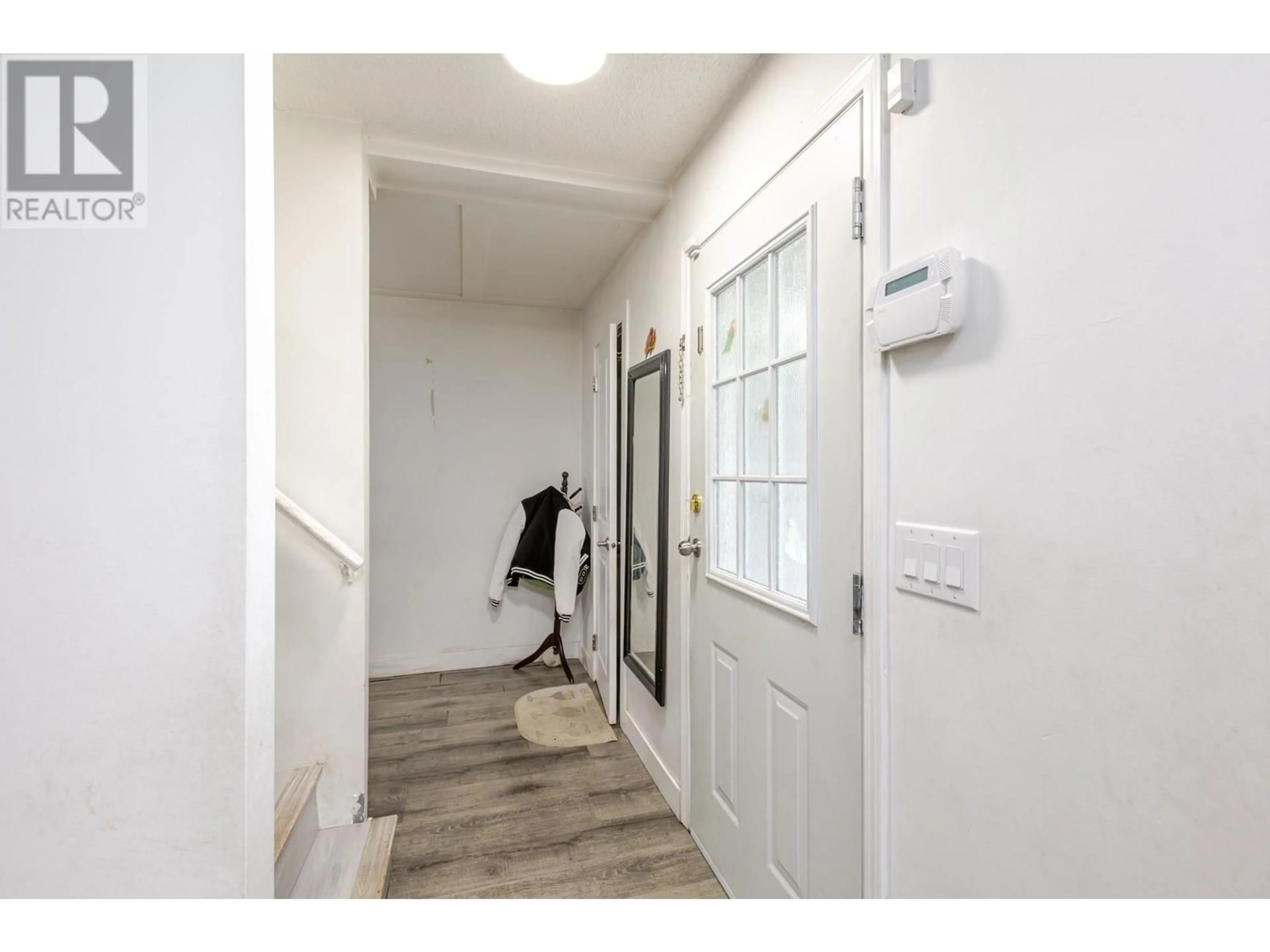 Indoor entryway for 12048 MCINTYRE COURT, Maple Ridge British Columbia V2X8M8